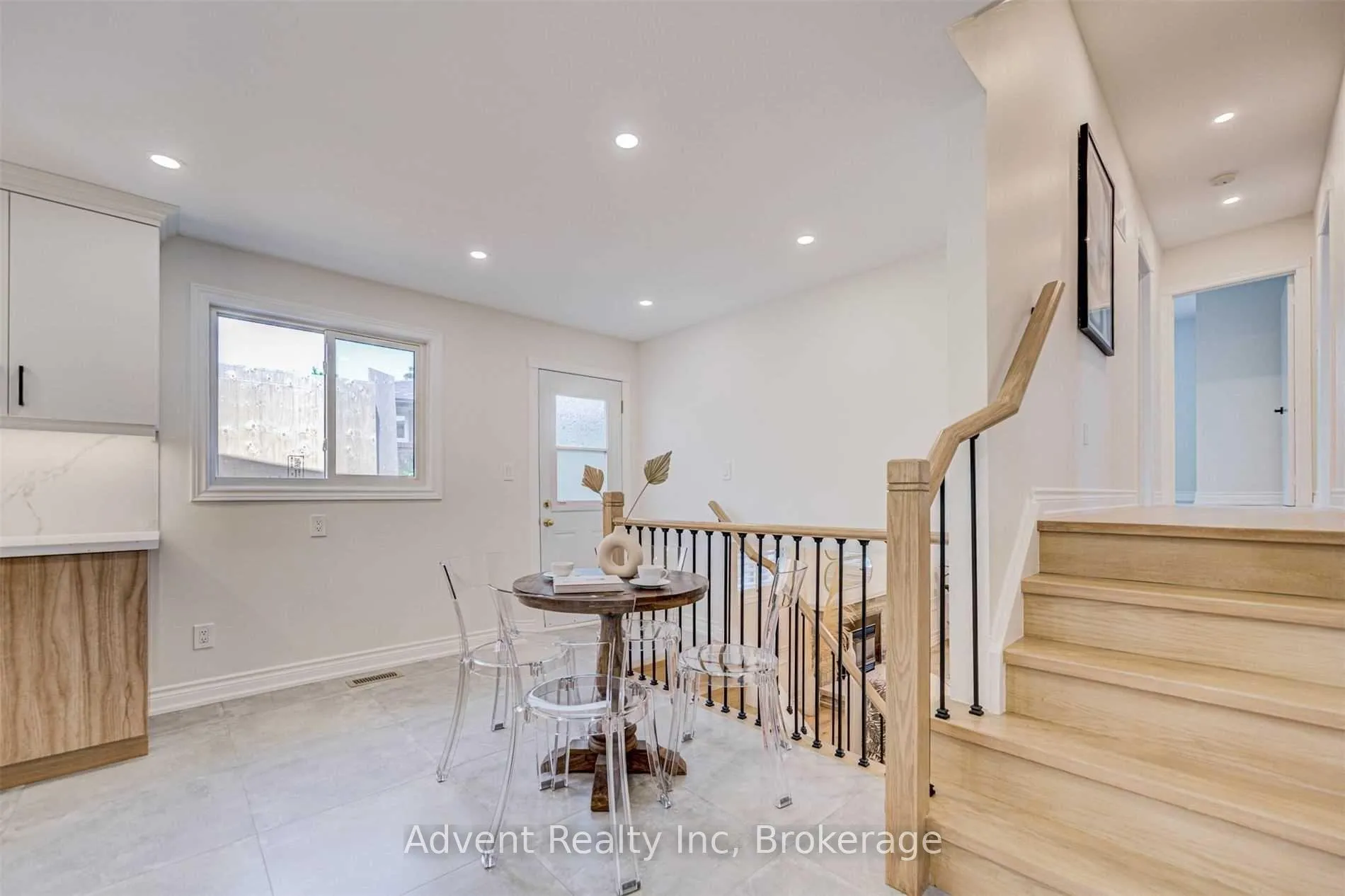Photo 13 of 99 Fred Varley Drive, Markham, Unionville — HOMEH