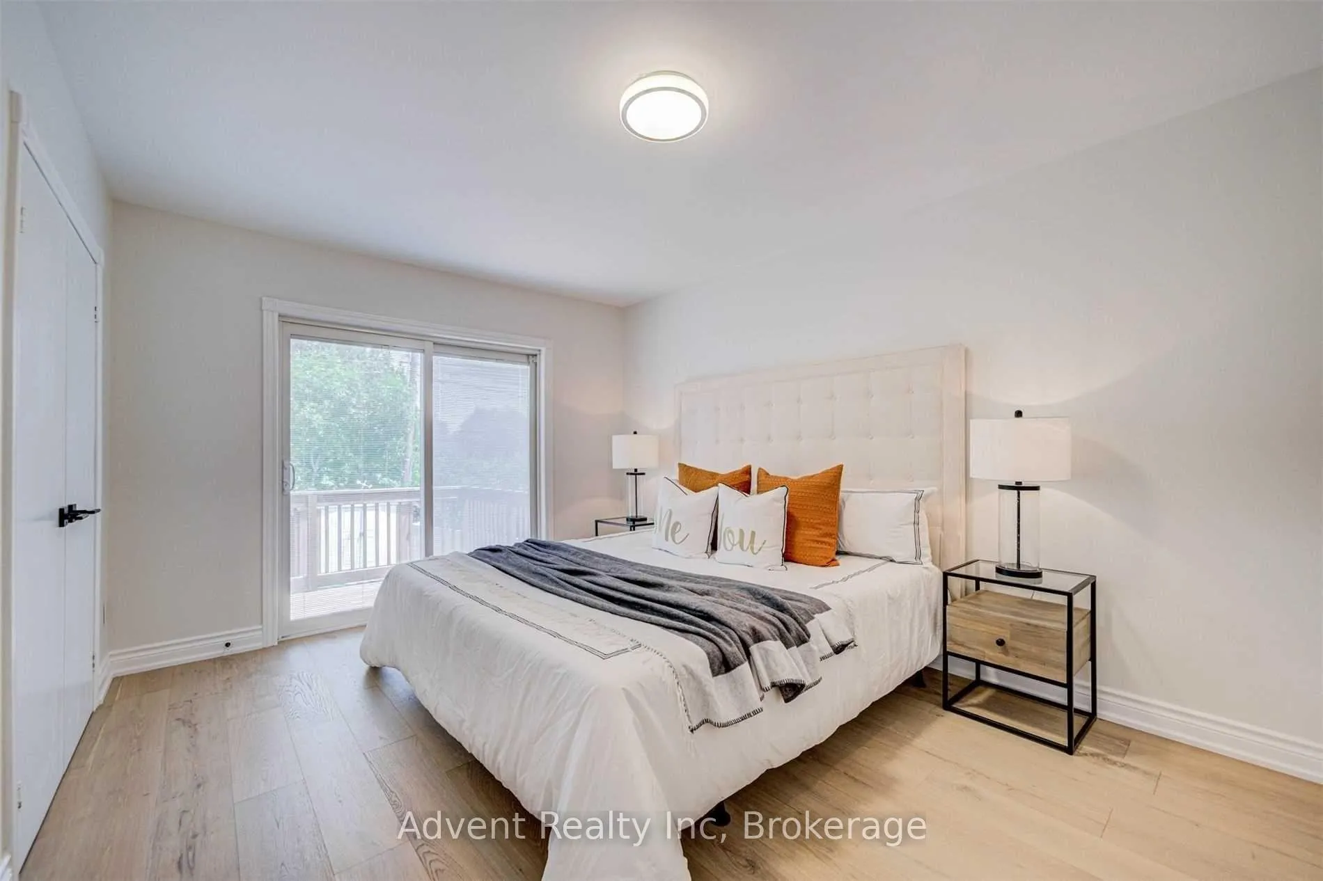 Photo 14 of 99 Fred Varley Drive, Markham, Unionville — HOMEH