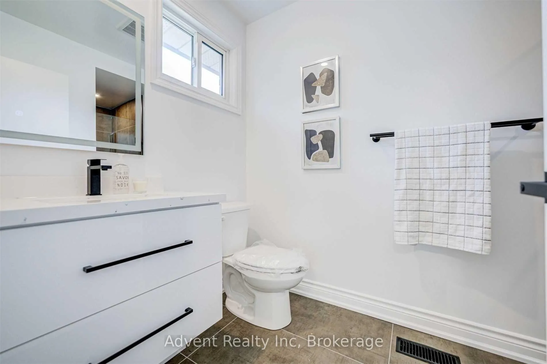 Photo 16 of 99 Fred Varley Drive, Markham, Unionville — HOMEH