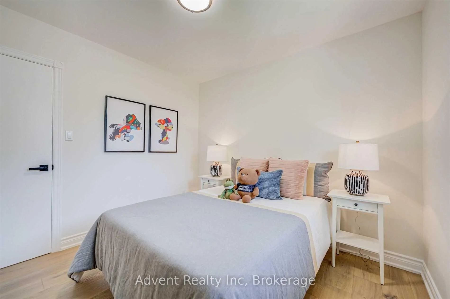 Photo 18 of 99 Fred Varley Drive, Markham, Unionville — HOMEH