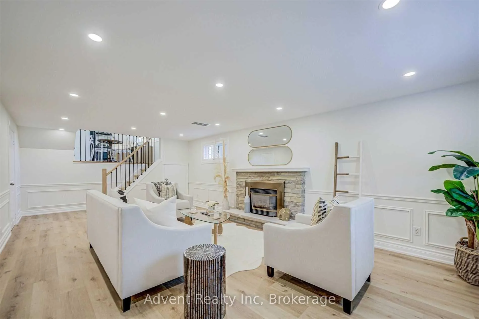 Photo 21 of 99 Fred Varley Drive, Markham, Unionville — HOMEH
