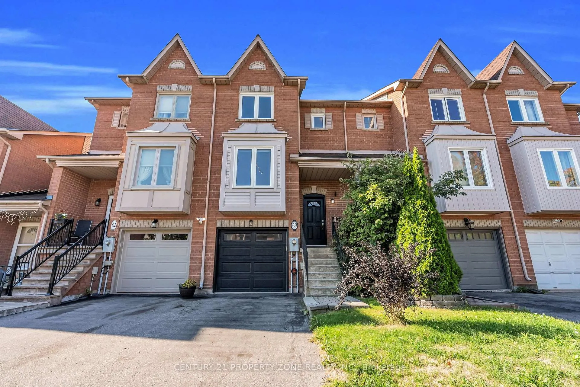 Photo 2 of 63 Kelso Crescent, Vaughan, Maple — HOMEH