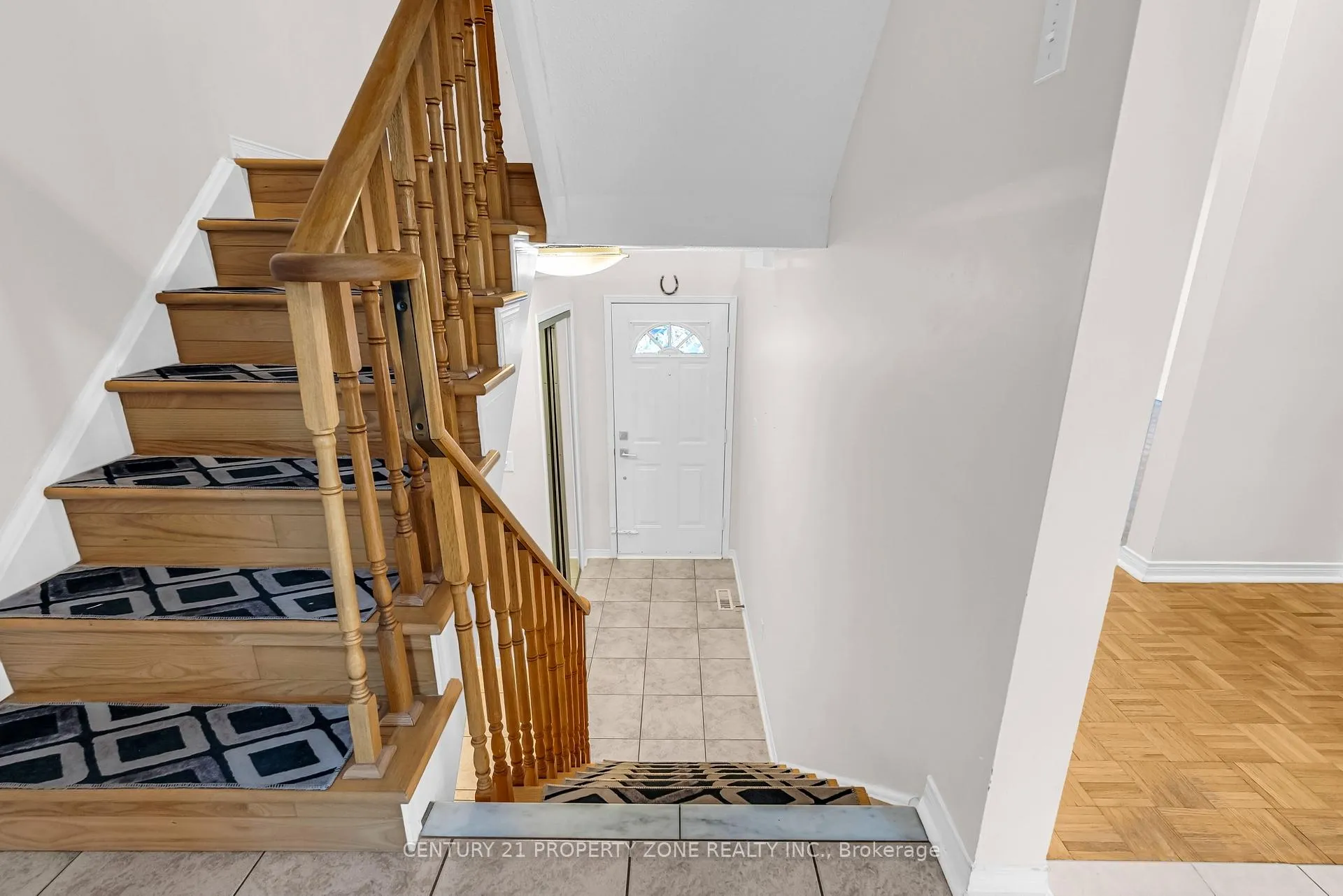Photo 9 of 63 Kelso Crescent, Vaughan, Maple — HOMEH