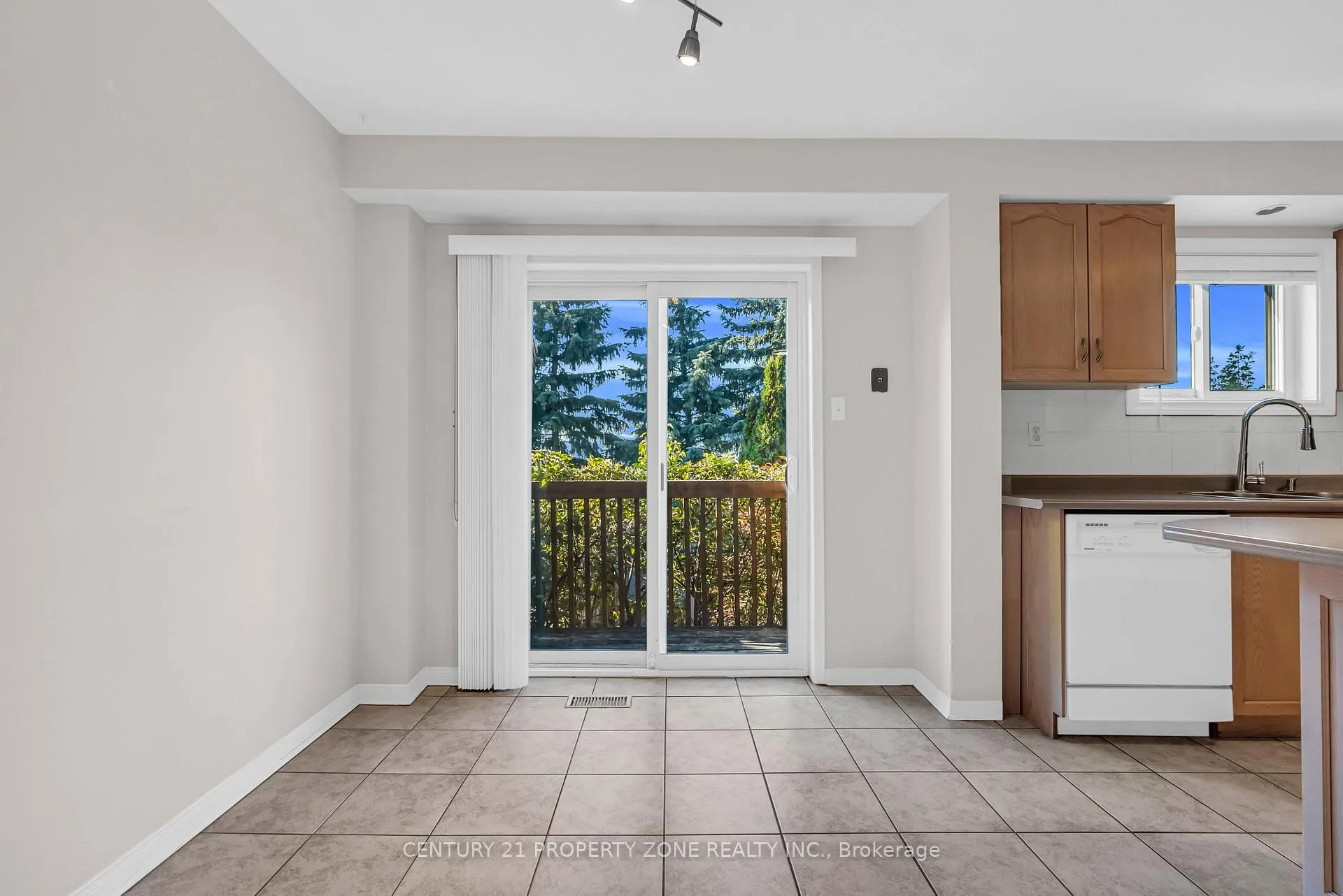 Photo 17 of 63 Kelso Crescent, Vaughan, Maple — HOMEH