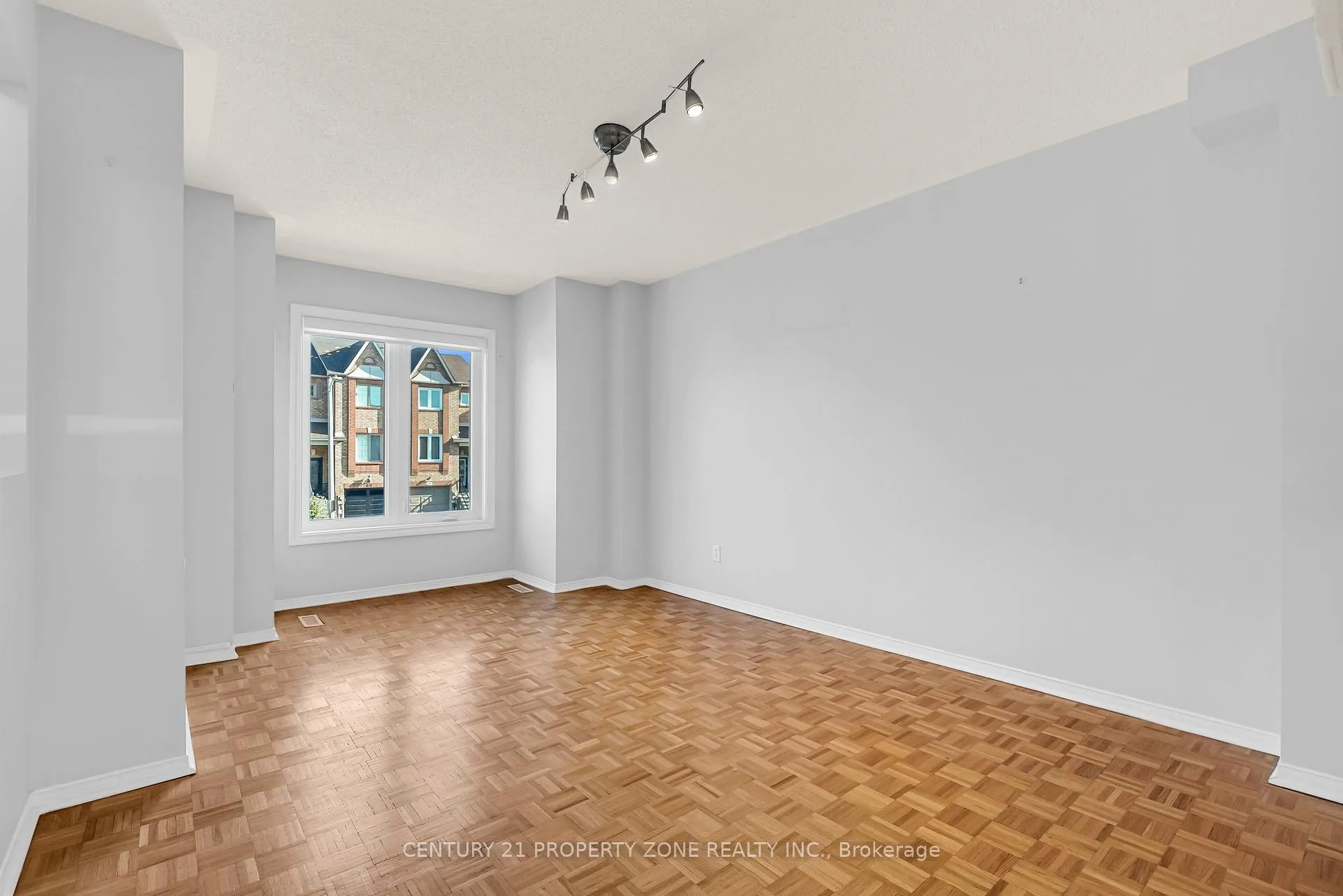Photo 19 of 63 Kelso Crescent, Vaughan, Maple — HOMEH