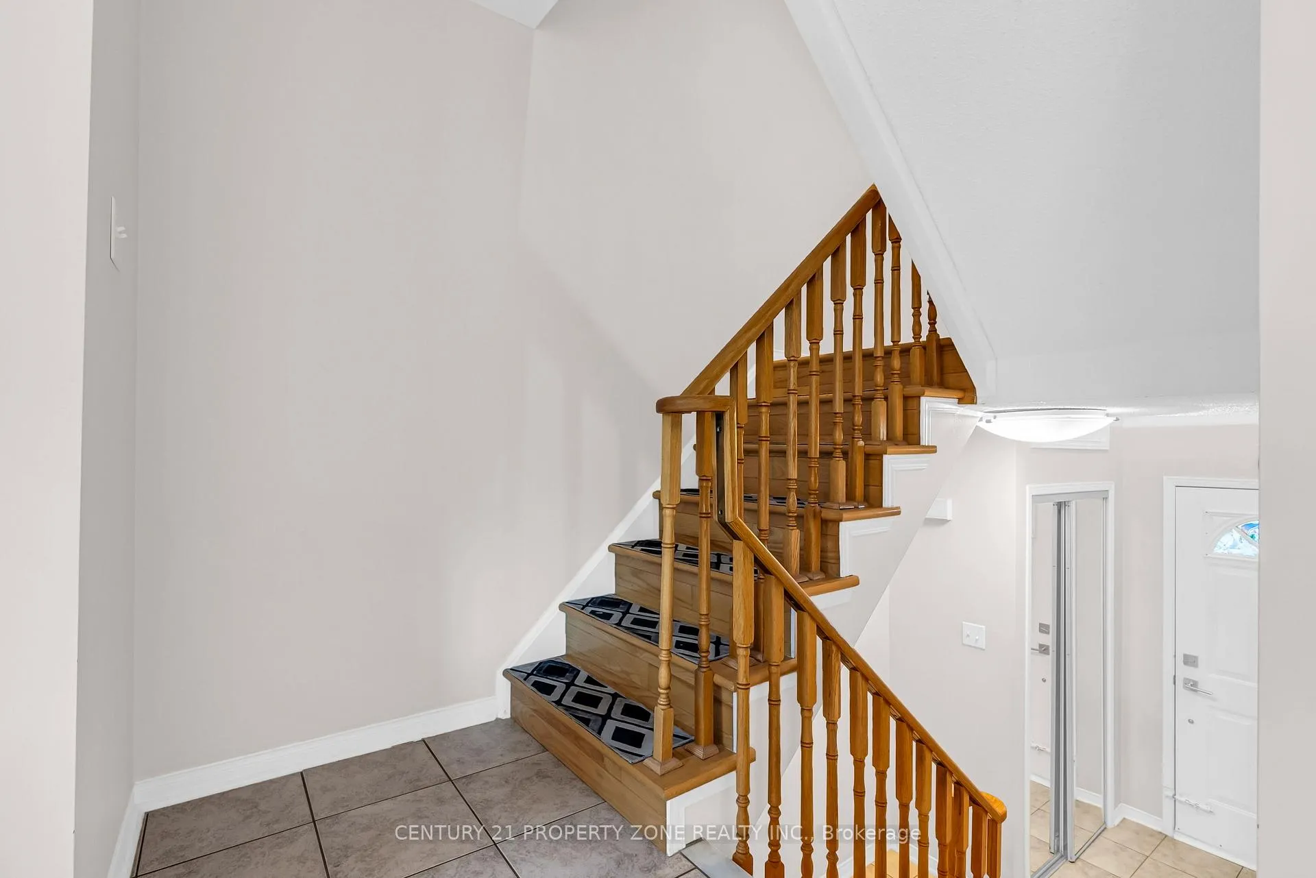 Photo 22 of 63 Kelso Crescent, Vaughan, Maple — HOMEH