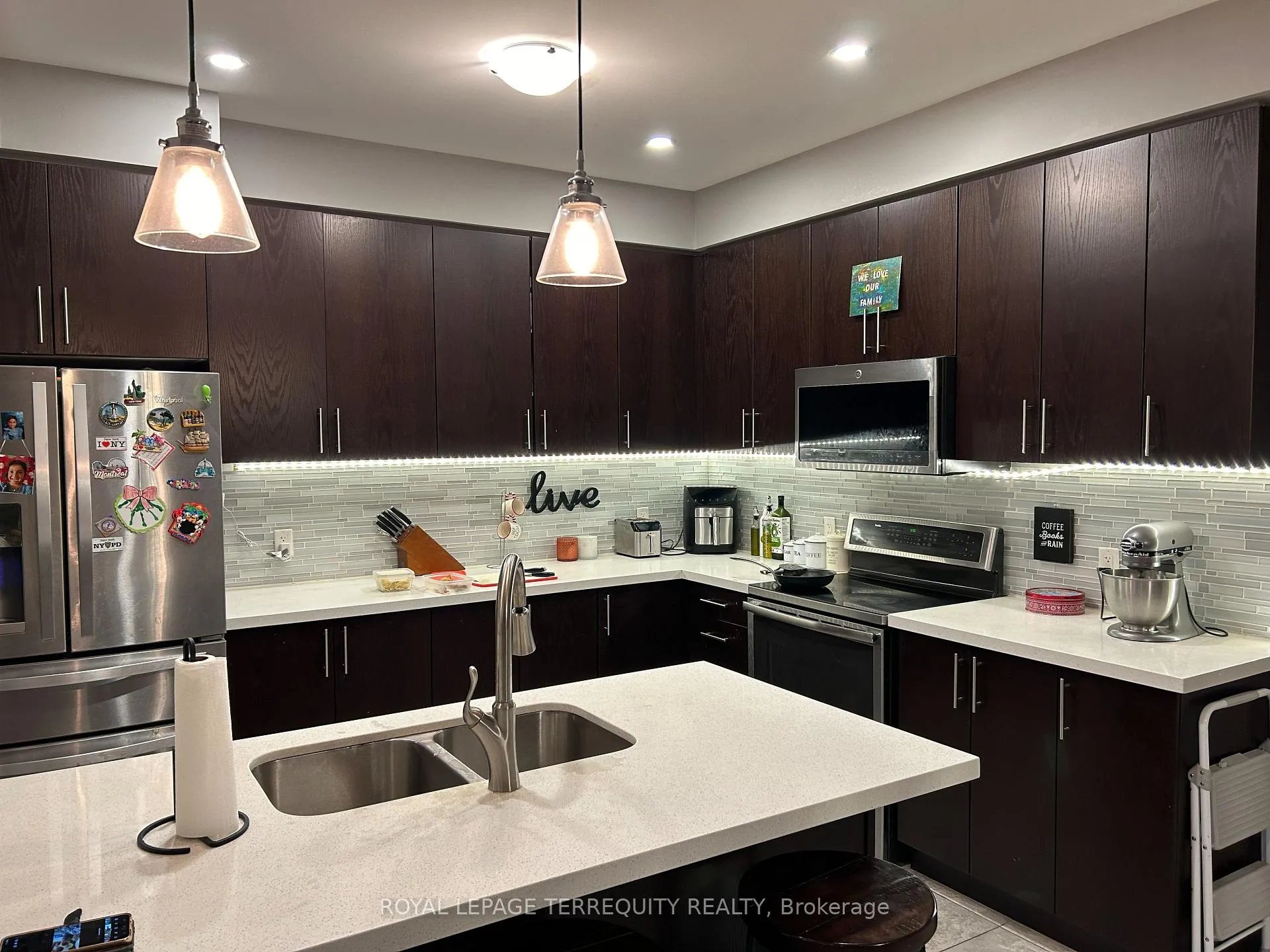 Photo 3 of 26 Moses Crescent, Clarington, Bowmanville — HOMEH