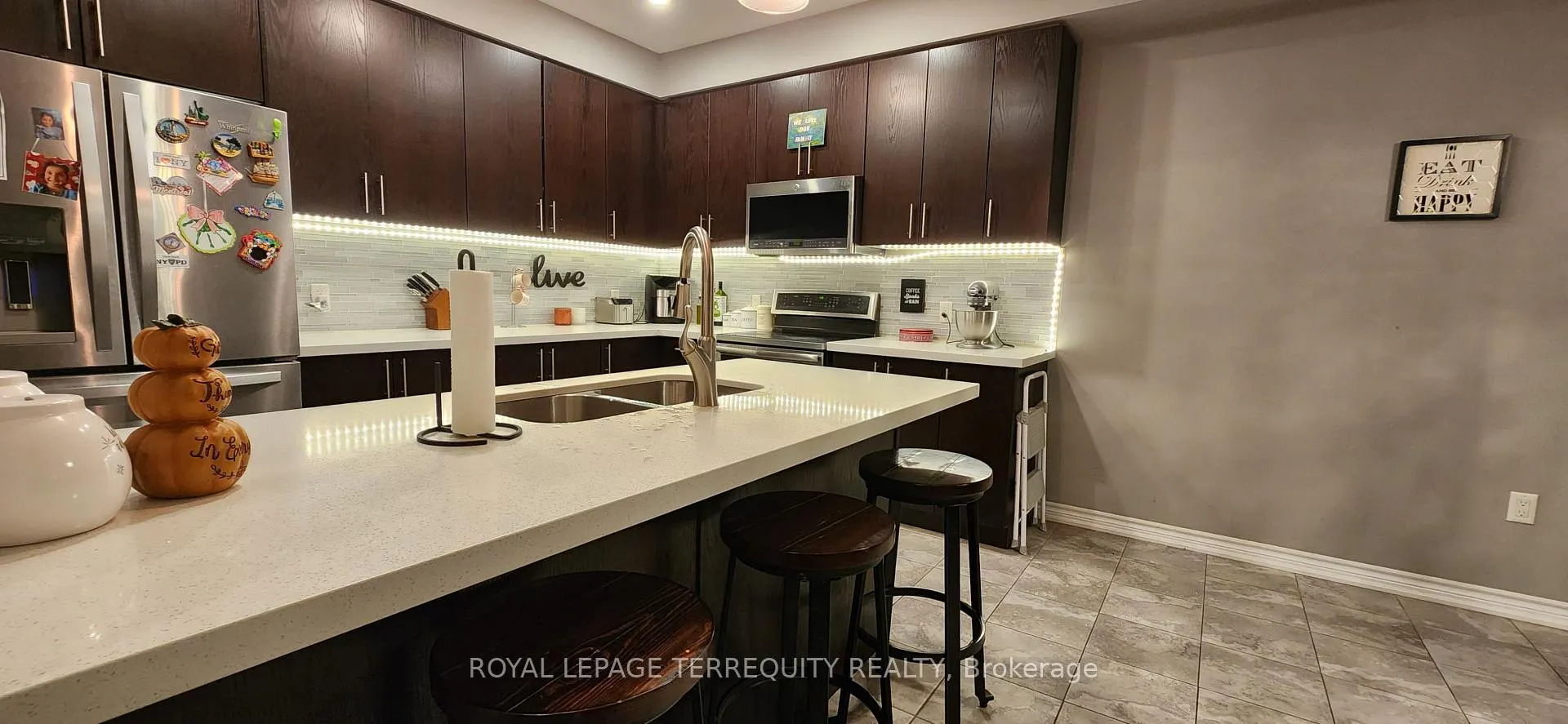 Photo 4 of 26 Moses Crescent, Clarington, Bowmanville — HOMEH