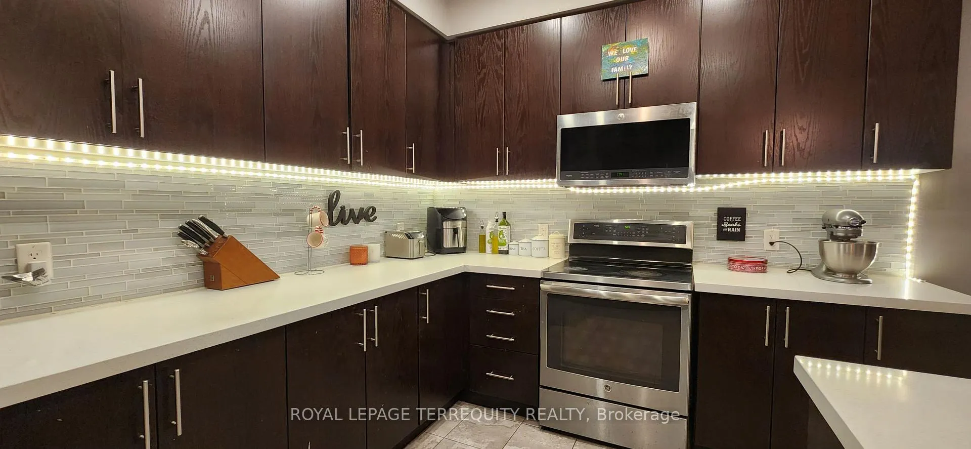 Photo 6 of 26 Moses Crescent, Clarington, Bowmanville — HOMEH