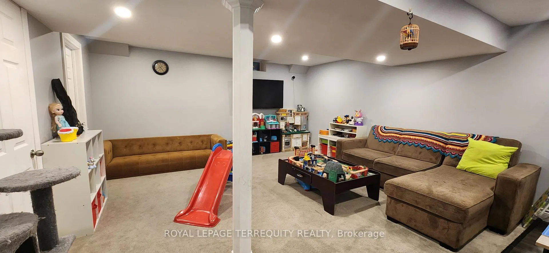 Photo 24 of 26 Moses Crescent, Clarington, Bowmanville — HOMEH