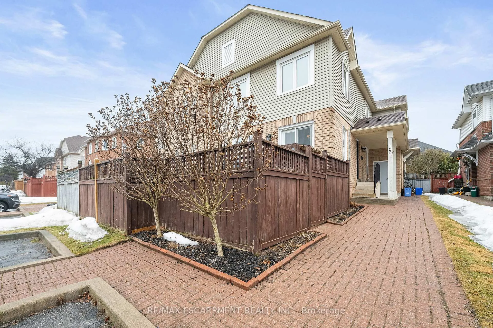 Photo 1 of 100 Rockhaven Lane, Hamilton, Waterdown — HOMEH