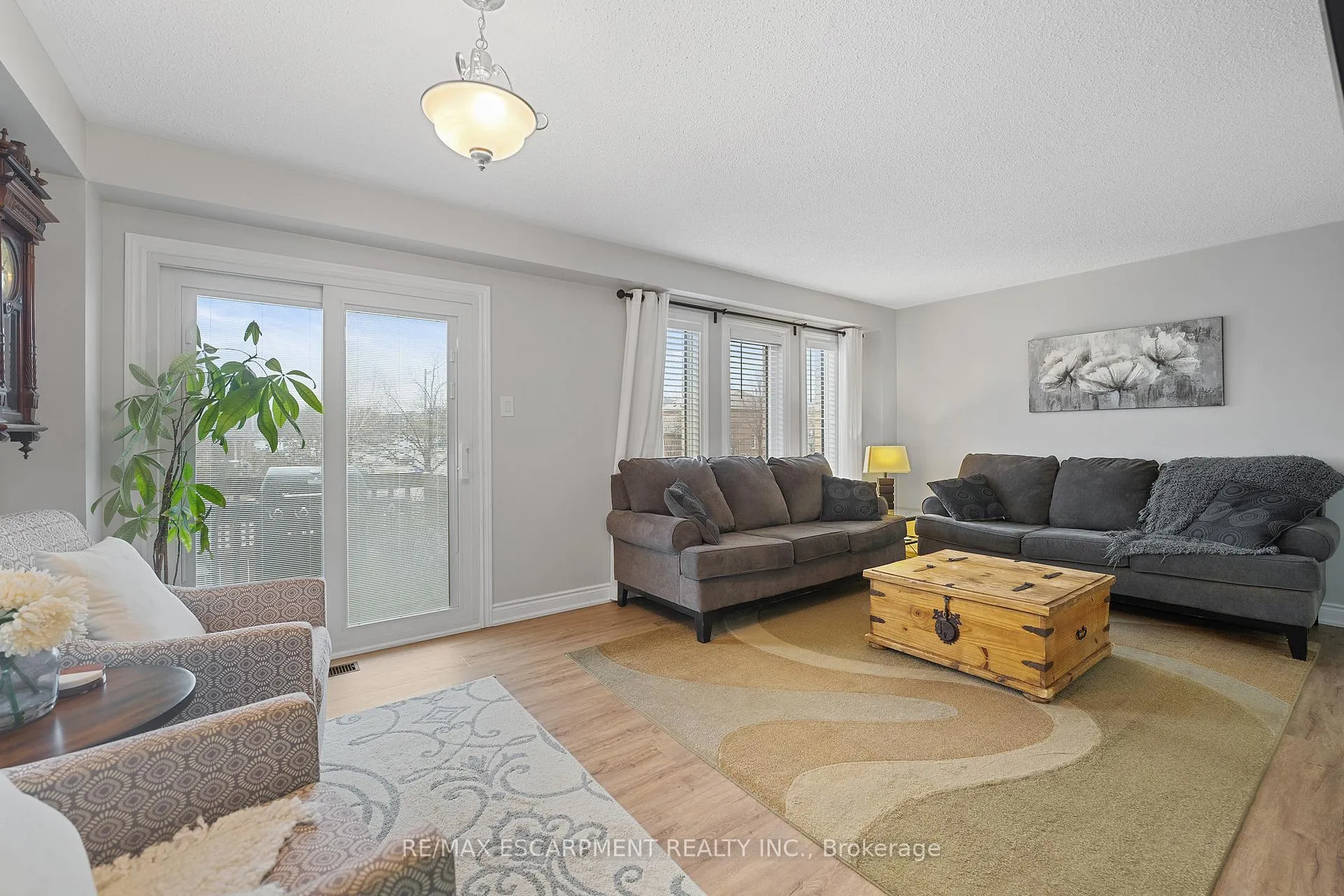 Photo 4 of 100 Rockhaven Lane, Hamilton, Waterdown — HOMEH