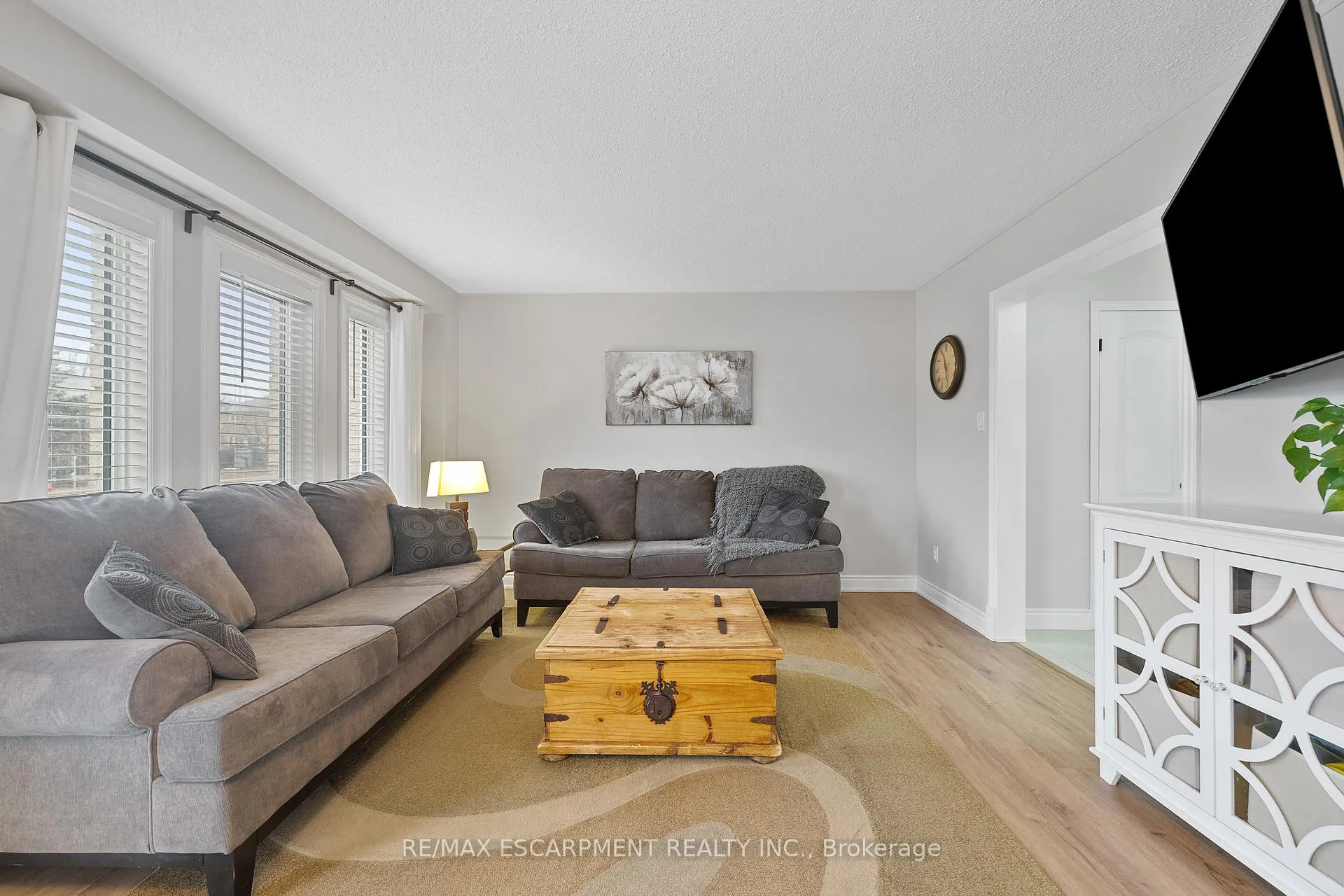 Photo 5 of 100 Rockhaven Lane, Hamilton, Waterdown — HOMEH