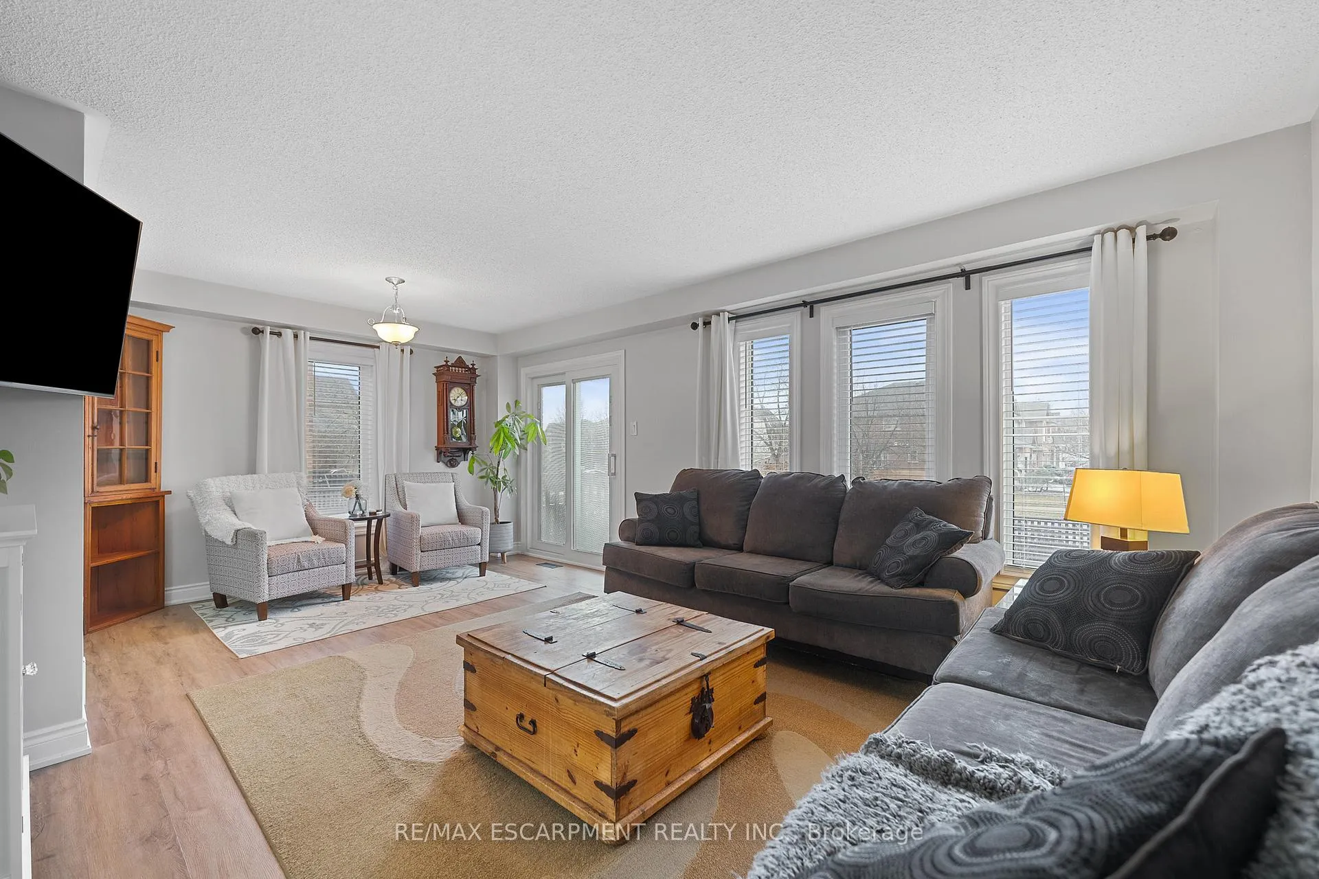 Photo 6 of 100 Rockhaven Lane, Hamilton, Waterdown — HOMEH