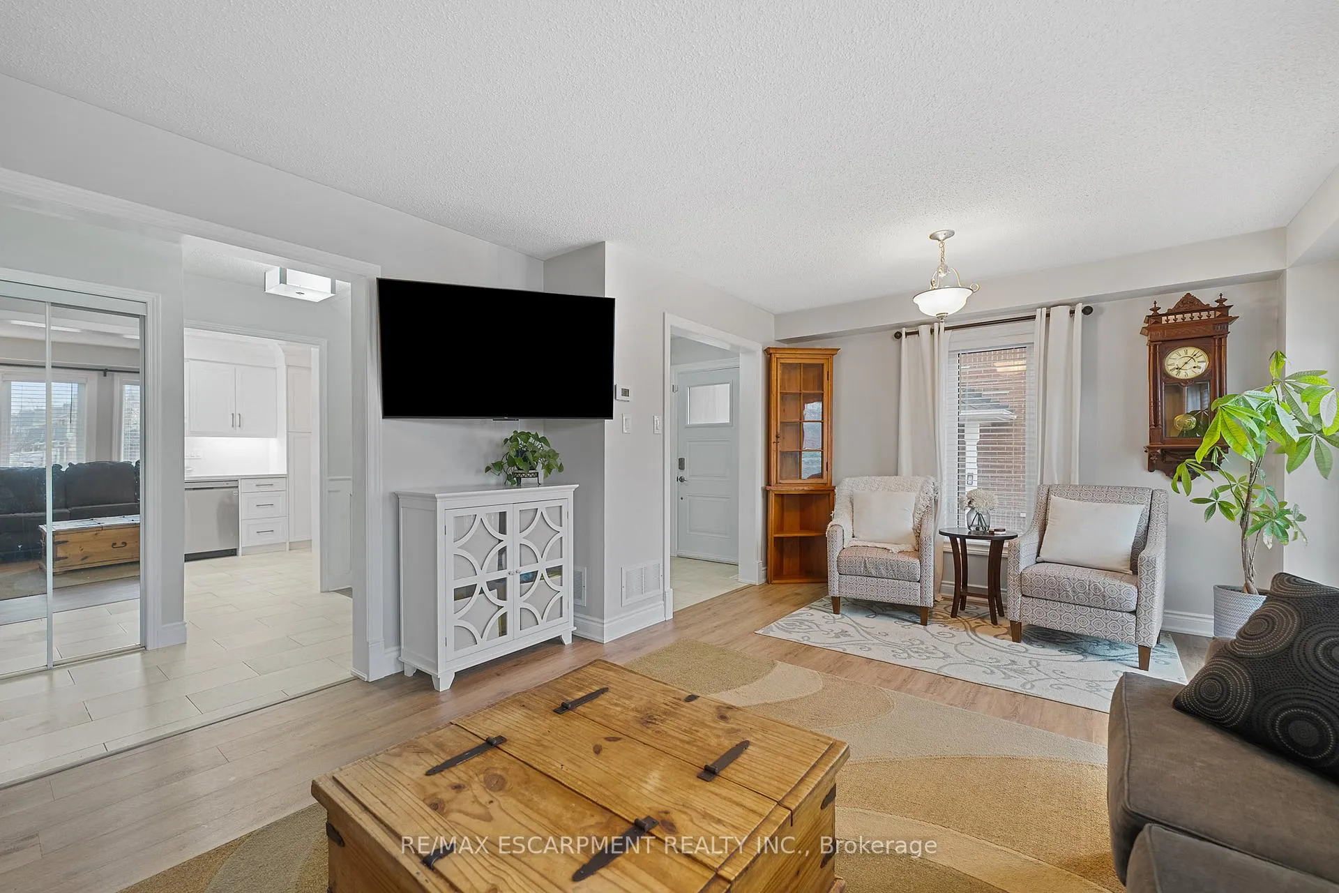 Photo 7 of 100 Rockhaven Lane, Hamilton, Waterdown — HOMEH