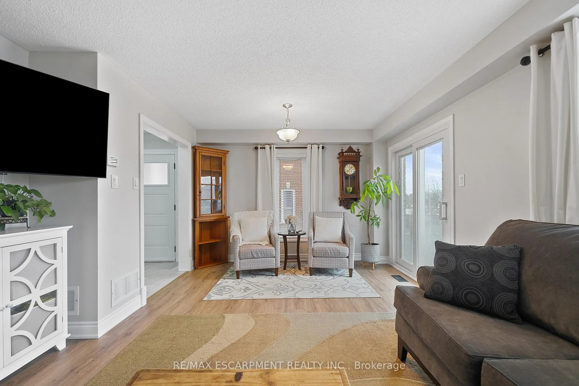Photo 8 of 100 Rockhaven Lane, Hamilton, Waterdown — HOMEH