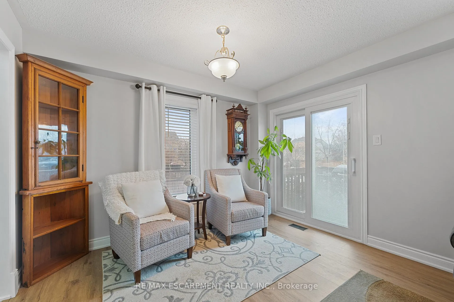 Photo 9 of 100 Rockhaven Lane, Hamilton, Waterdown — HOMEH