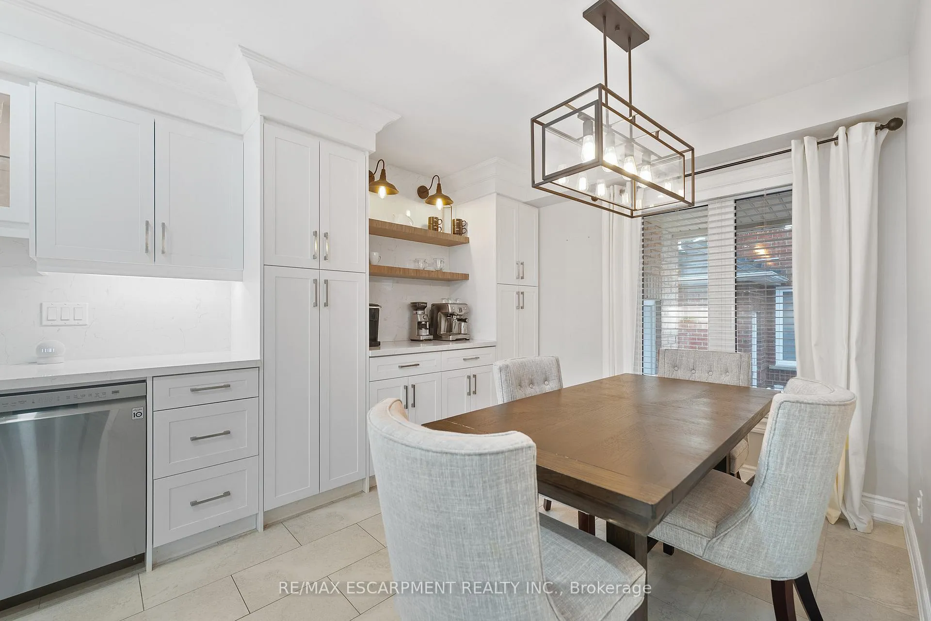 Photo 12 of 100 Rockhaven Lane, Hamilton, Waterdown — HOMEH