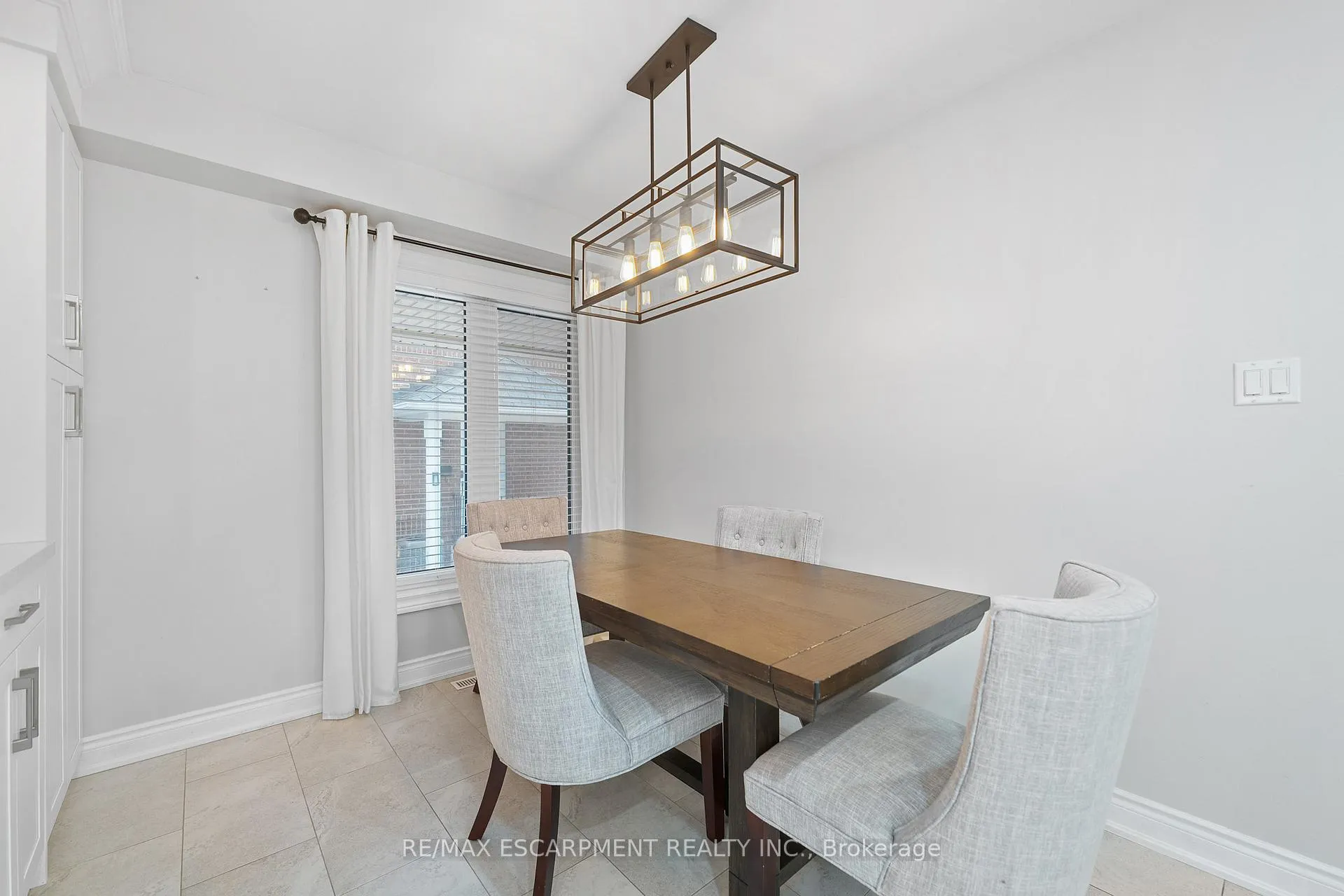 Photo 15 of 100 Rockhaven Lane, Hamilton, Waterdown — HOMEH