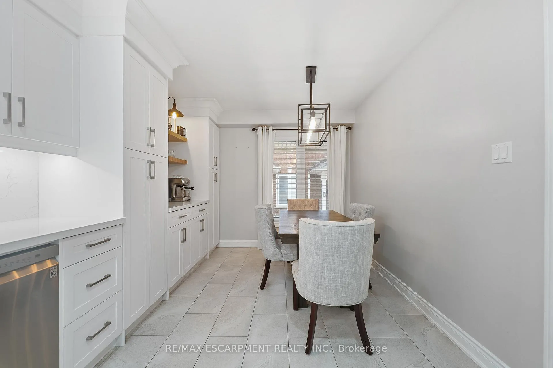 Photo 17 of 100 Rockhaven Lane, Hamilton, Waterdown — HOMEH