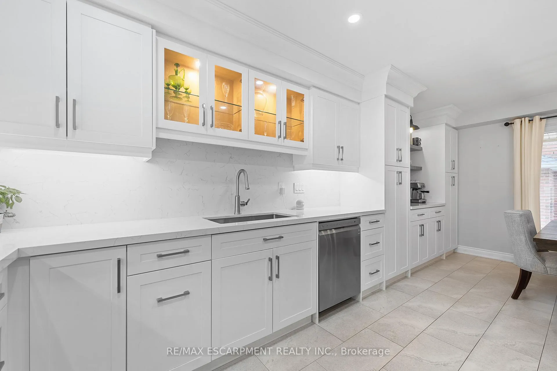 Photo 18 of 100 Rockhaven Lane, Hamilton, Waterdown — HOMEH