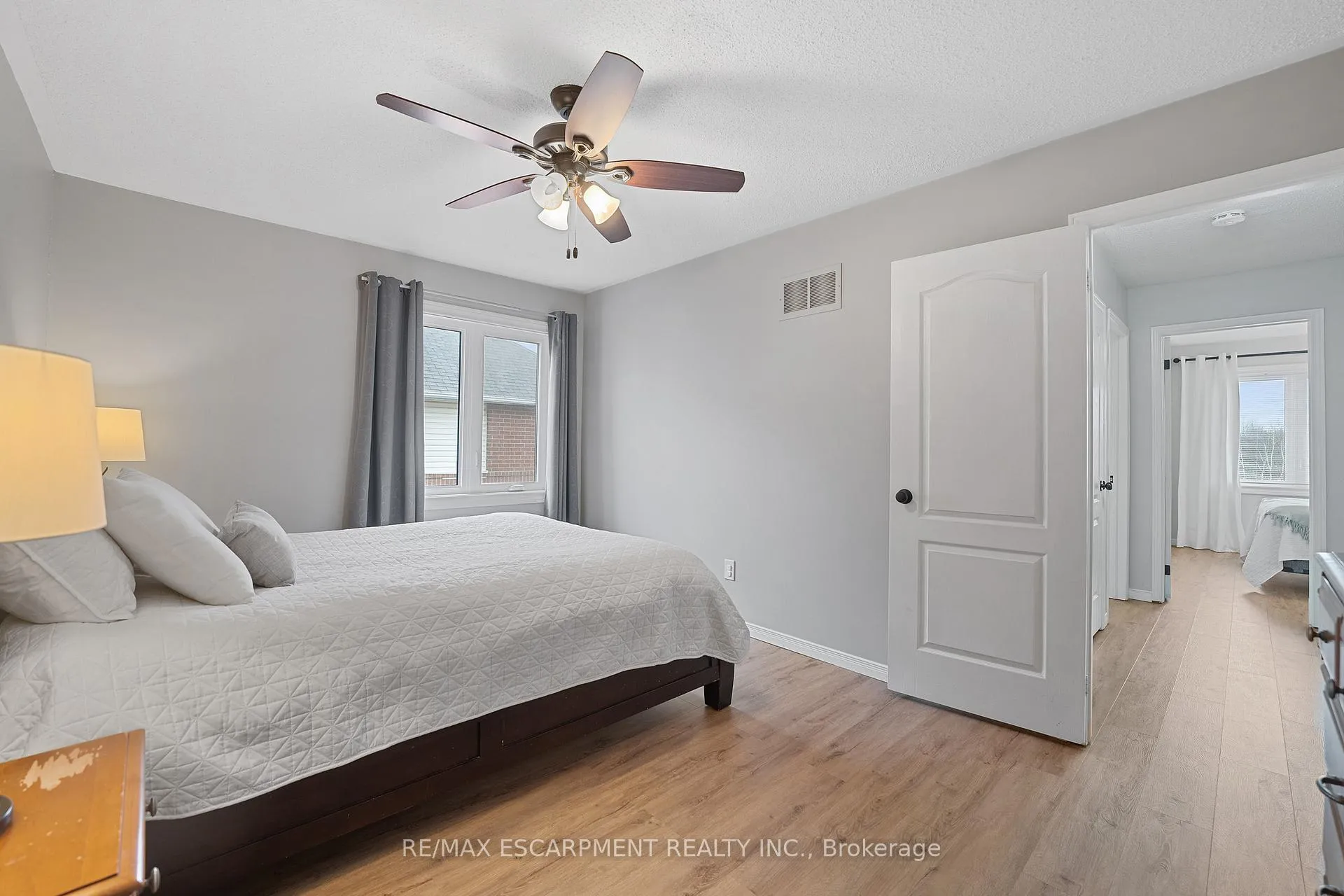 Photo 21 of 100 Rockhaven Lane, Hamilton, Waterdown — HOMEH