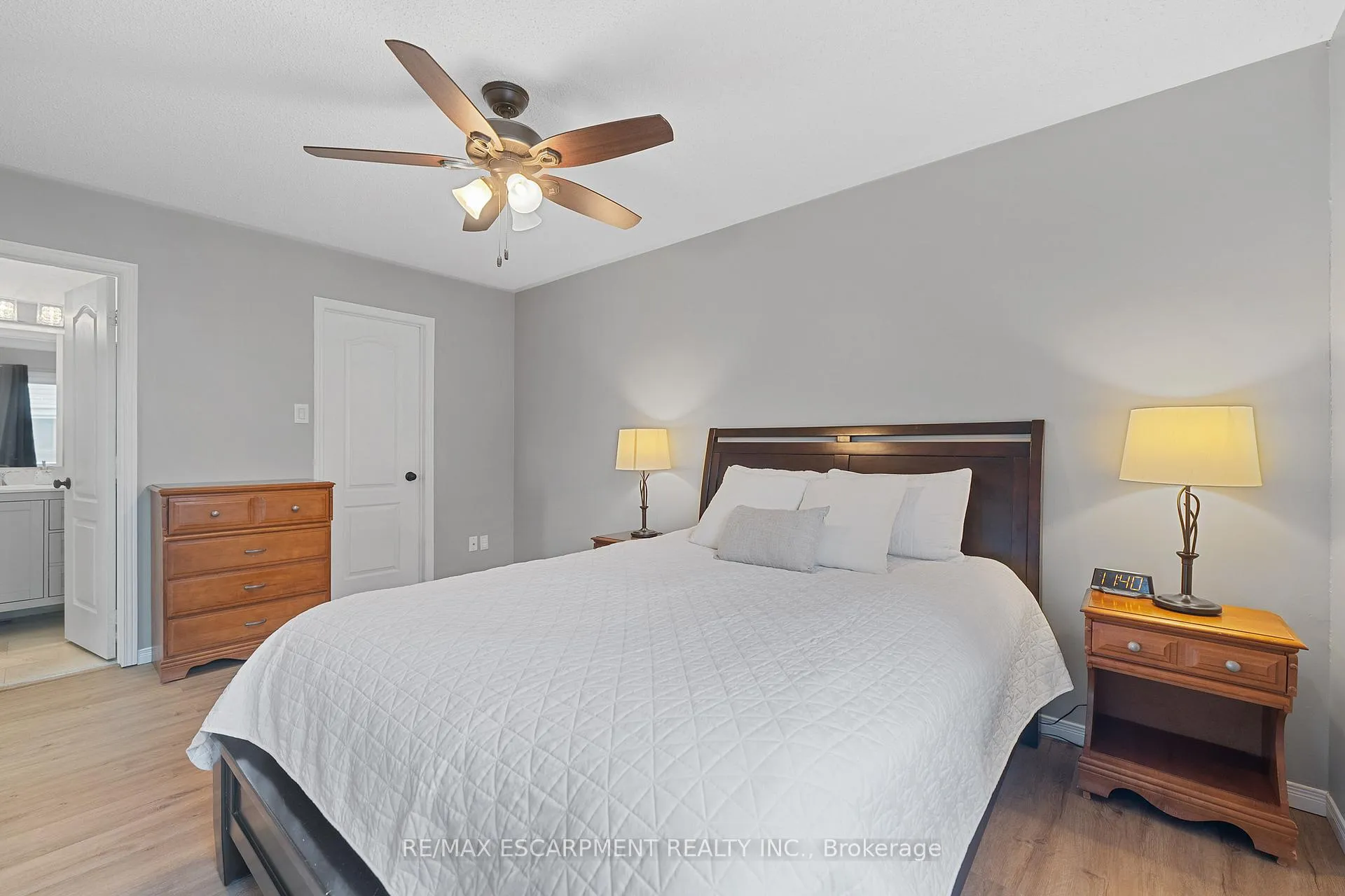 Photo 22 of 100 Rockhaven Lane, Hamilton, Waterdown — HOMEH