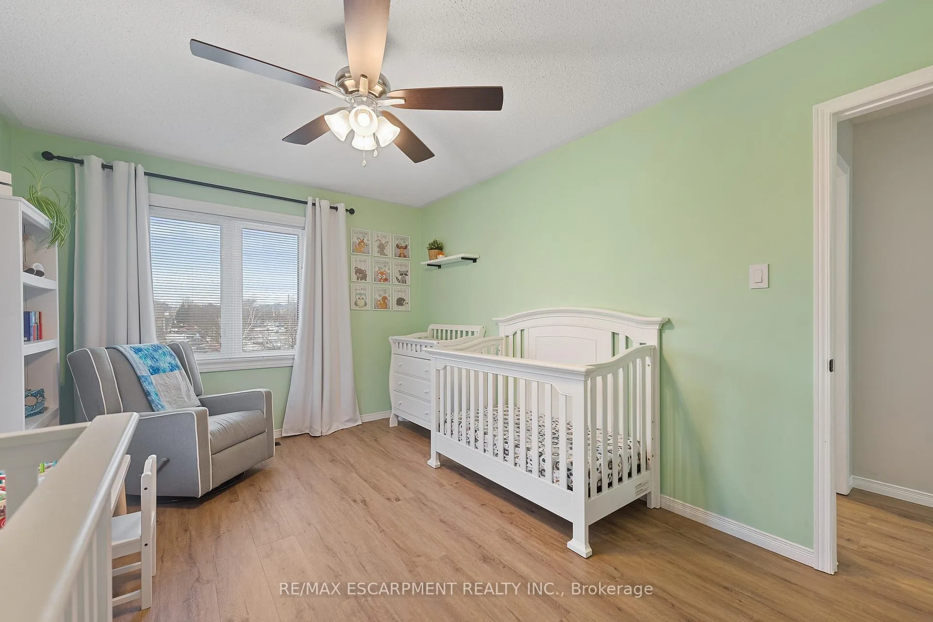 Photo 27 of 100 Rockhaven Lane, Hamilton, Waterdown — HOMEH