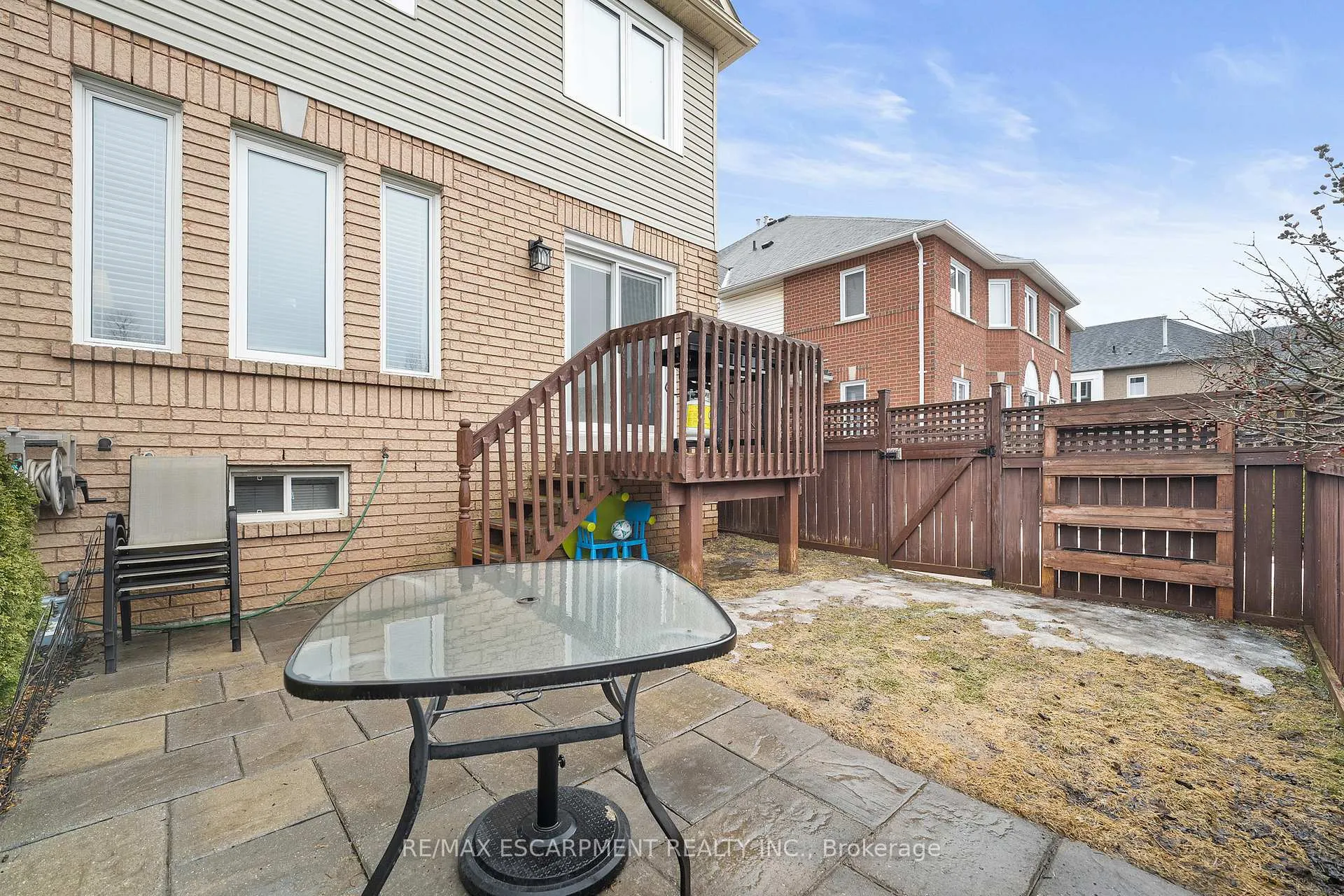 Photo 40 of 100 Rockhaven Lane, Hamilton, Waterdown — HOMEH