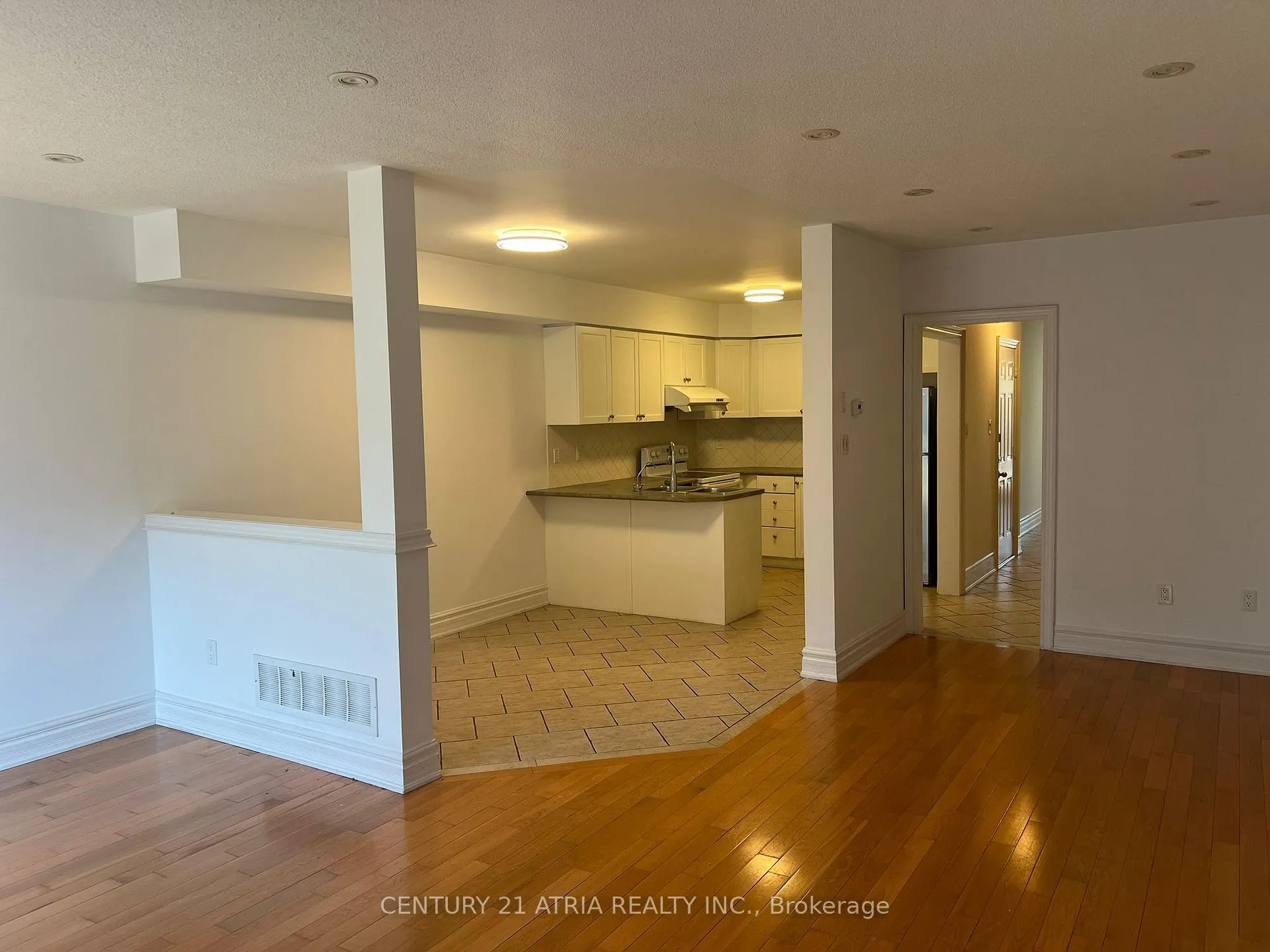 Photo 3 of 54 Christephen Crescent, Richmond Hill, Rouge Woods — HOMEH