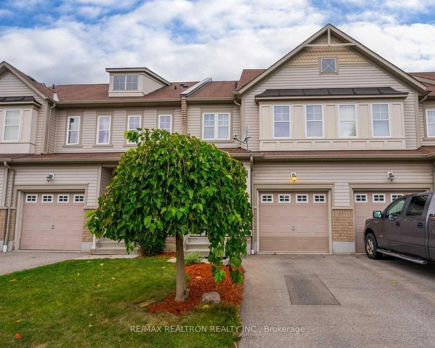 Front of 40 Harbourside Drive
