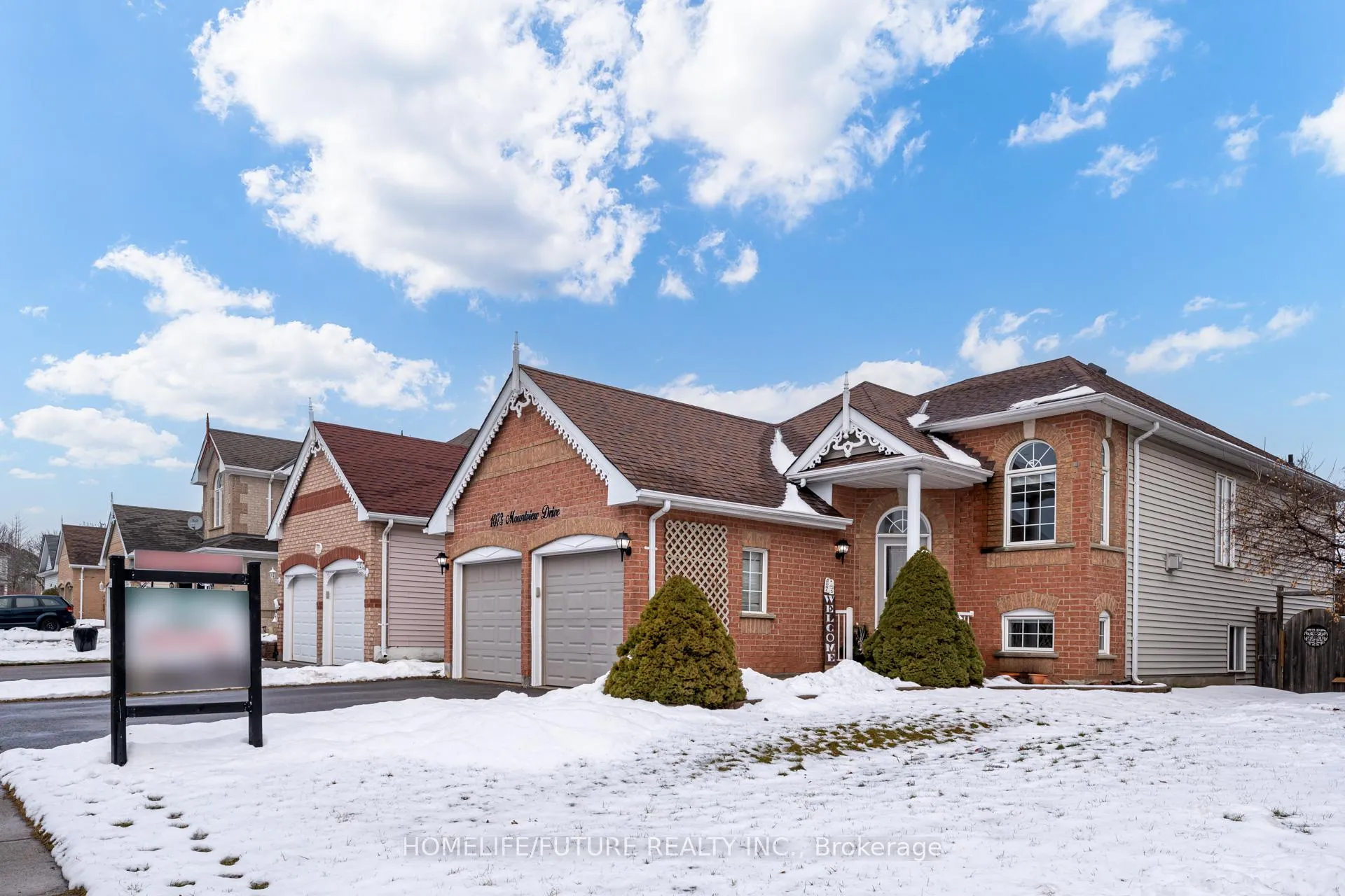 Photo 3 of 1073 Mountview Drive, Oshawa, Pinecrest — HOMEH