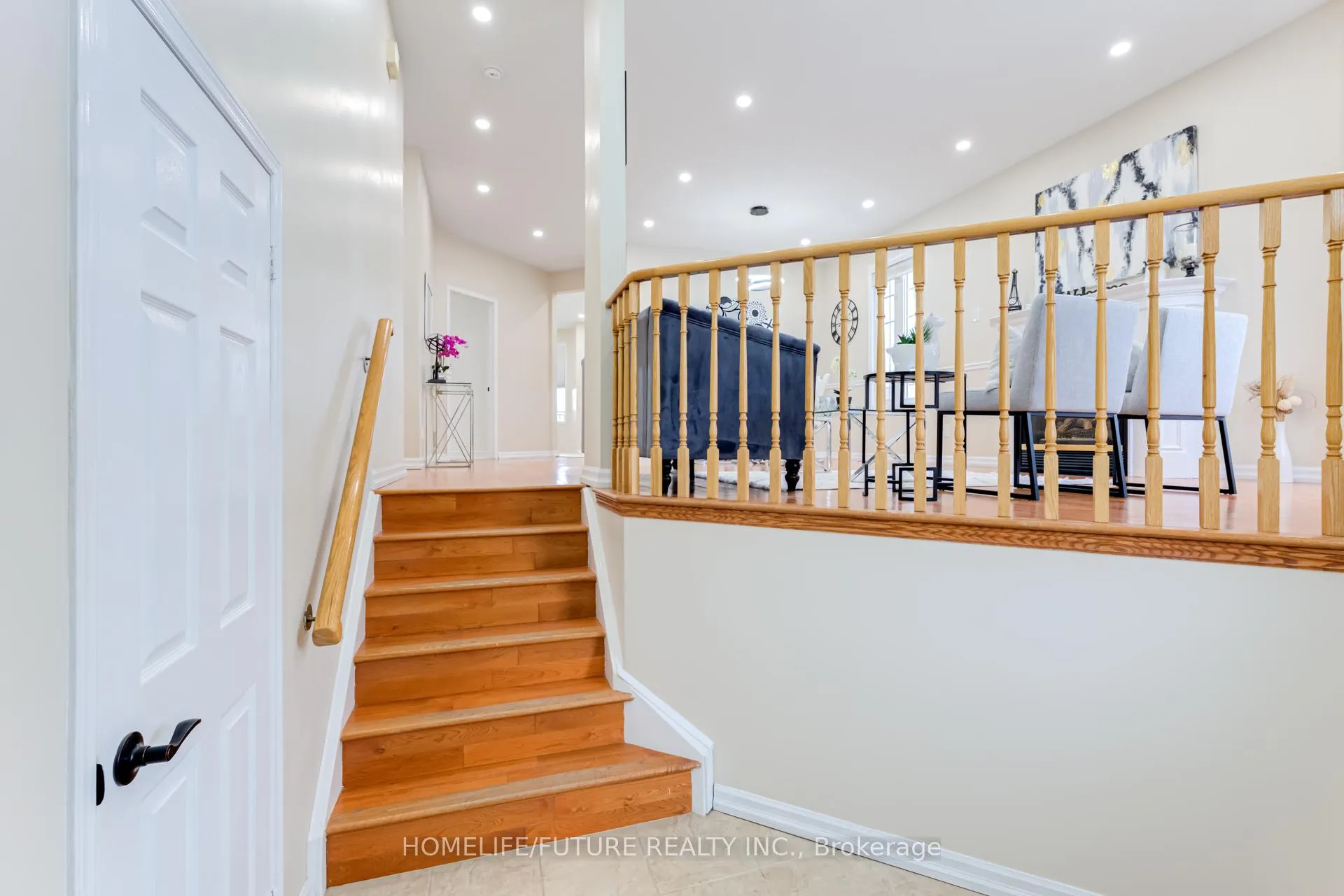 Photo 5 of 1073 Mountview Drive, Oshawa, Pinecrest — HOMEH
