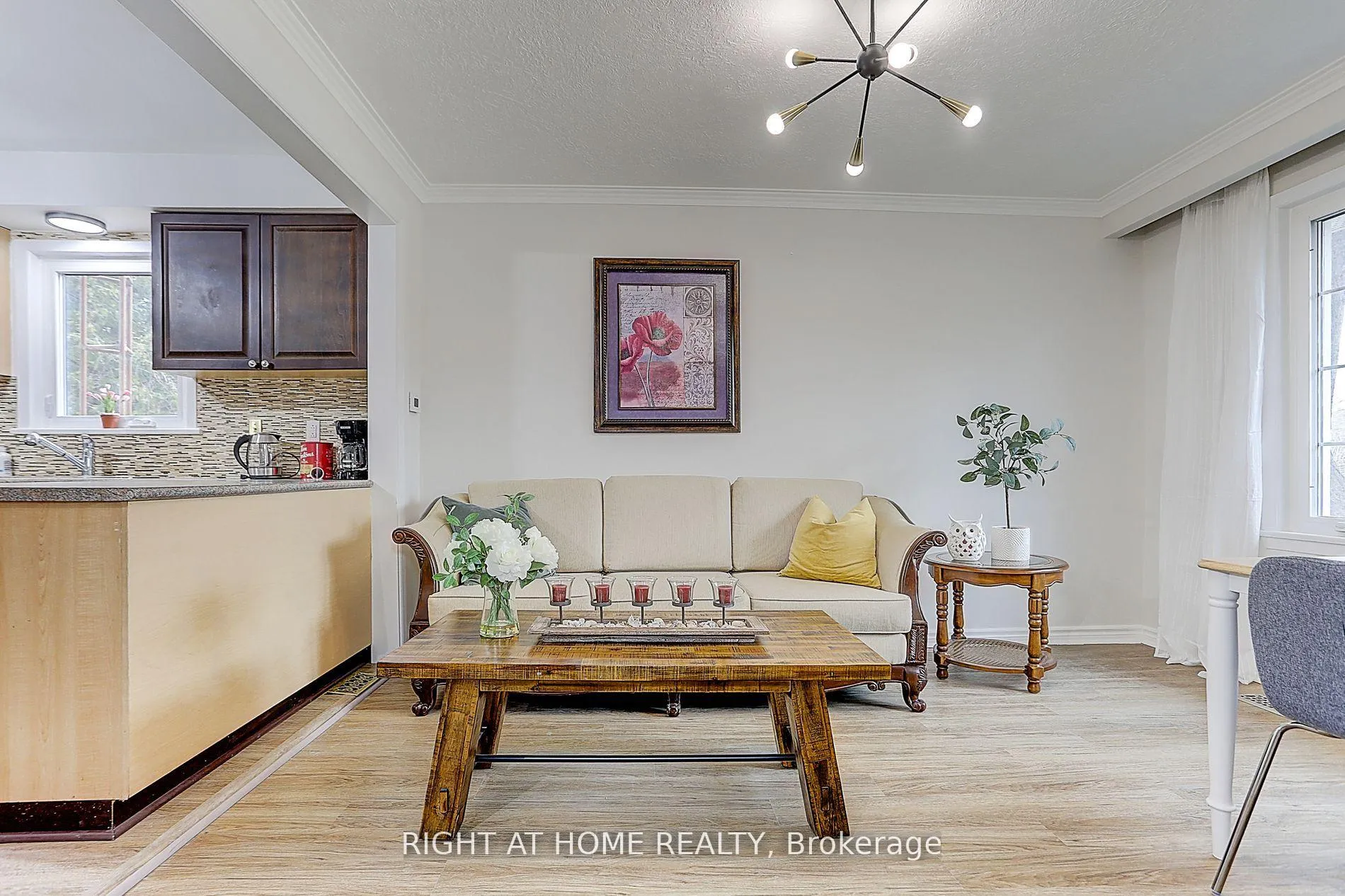 Photo 5 of 216 Steeles Avenue E, Markham, Grandview — HOMEH