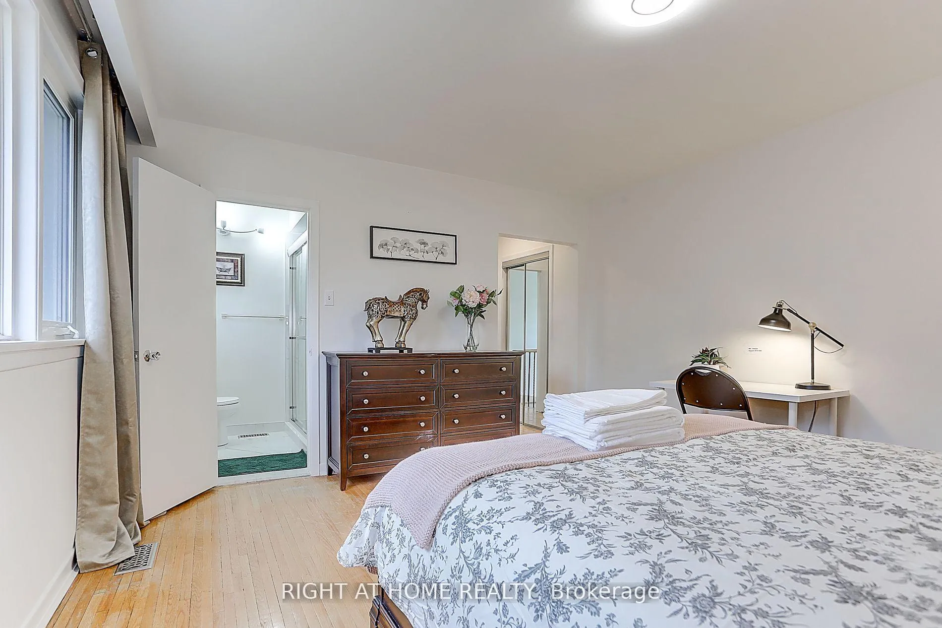 Photo 12 of 216 Steeles Avenue E, Markham, Grandview — HOMEH