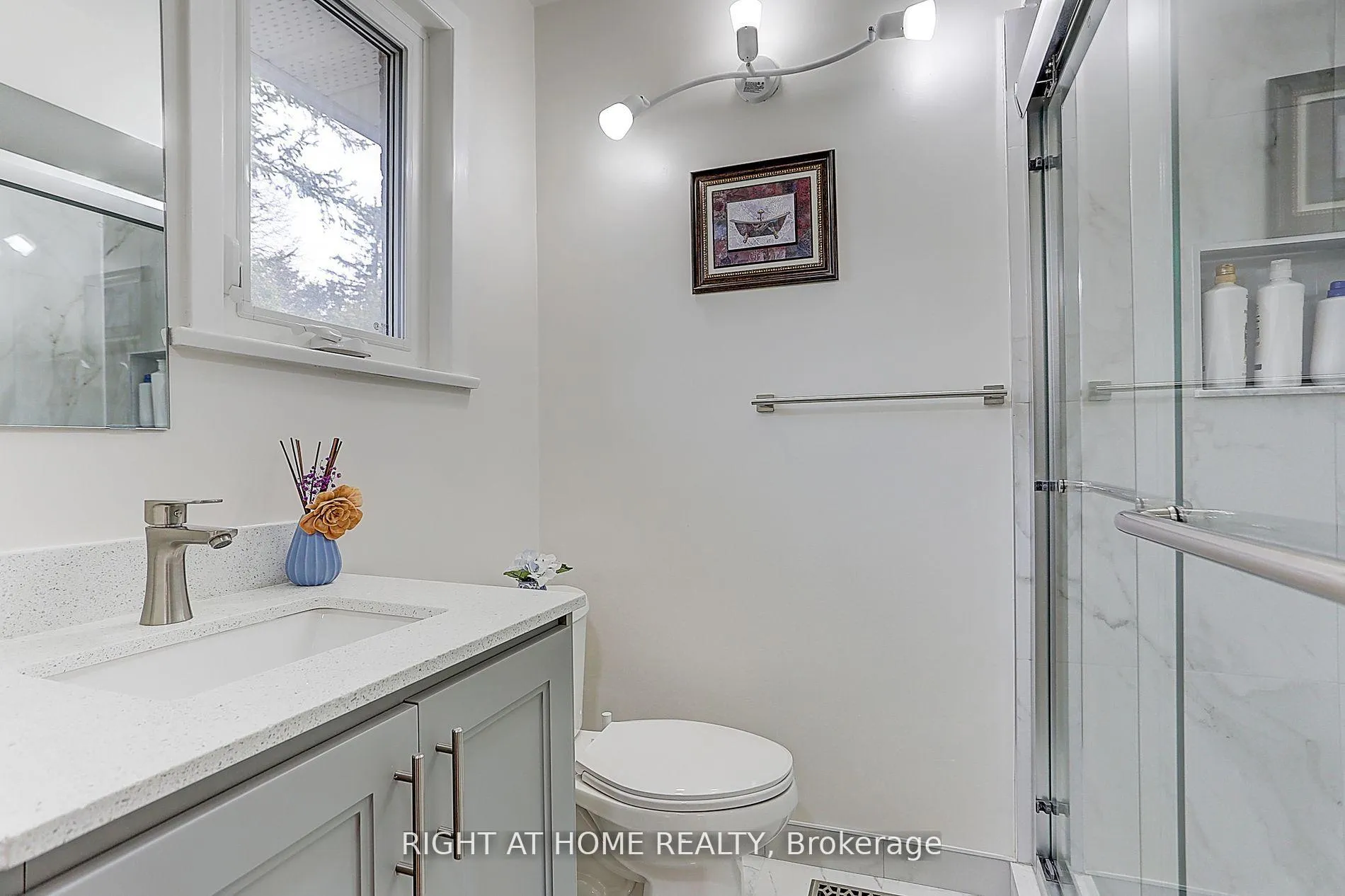 Photo 14 of 216 Steeles Avenue E, Markham, Grandview — HOMEH