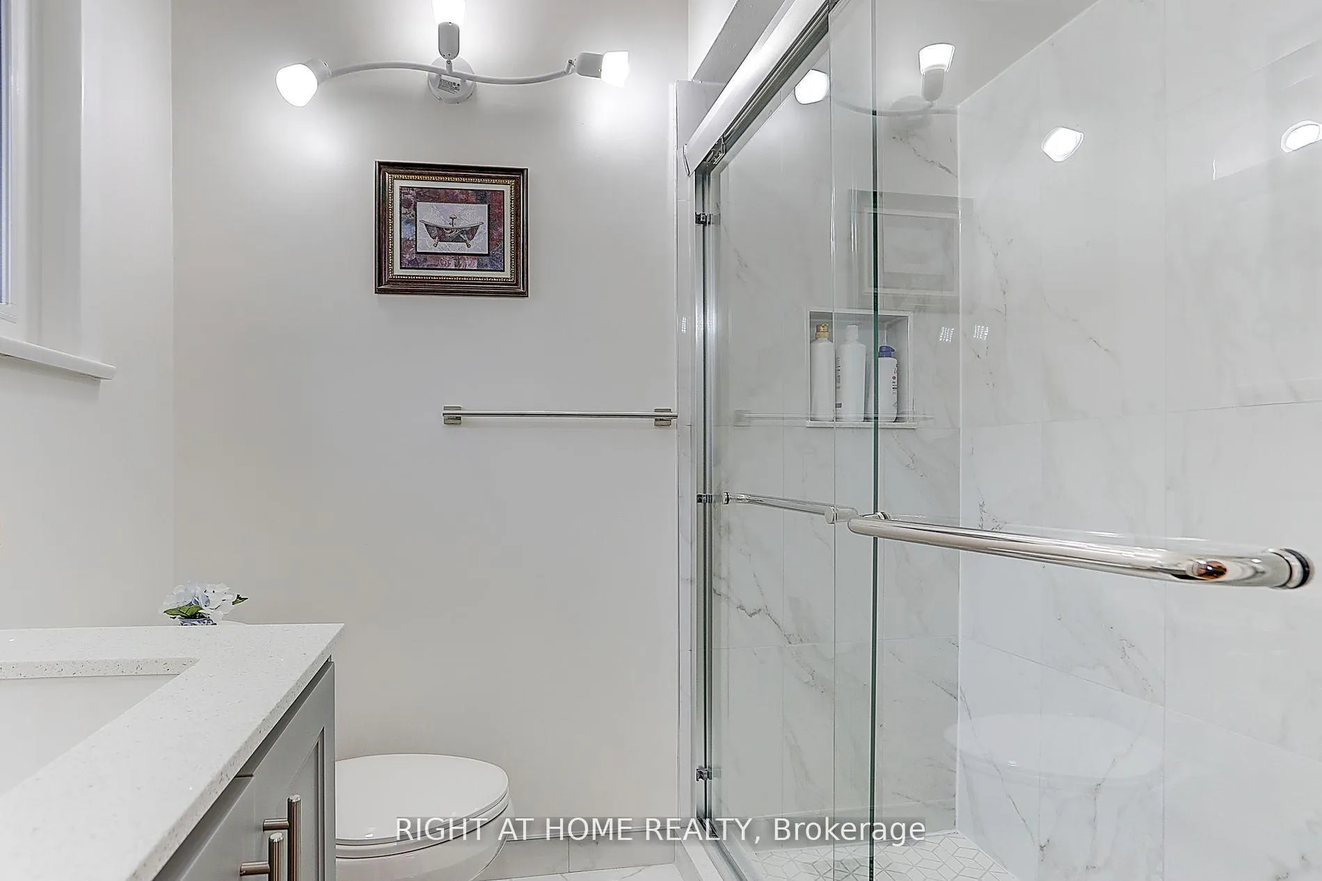 Photo 16 of 216 Steeles Avenue E, Markham, Grandview — HOMEH