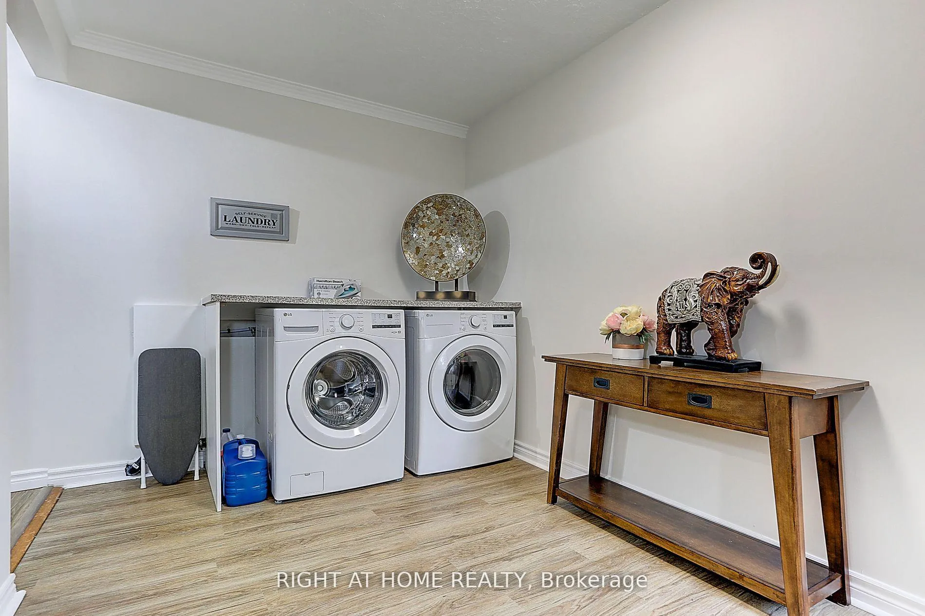 Photo 17 of 216 Steeles Avenue E, Markham, Grandview — HOMEH