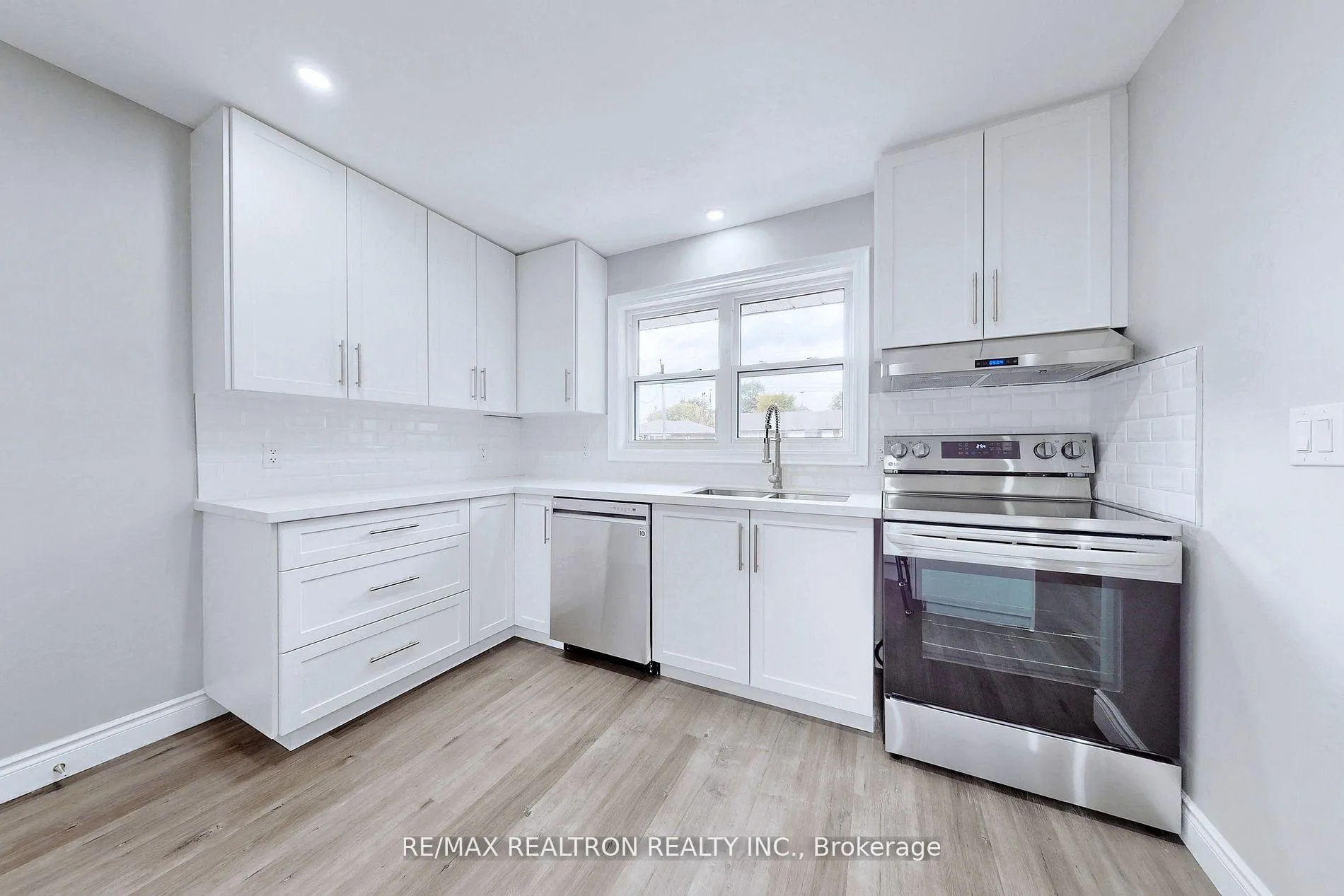 Photo 6 of 249 Trent Street, Oshawa, McLaughlin — HOMEH