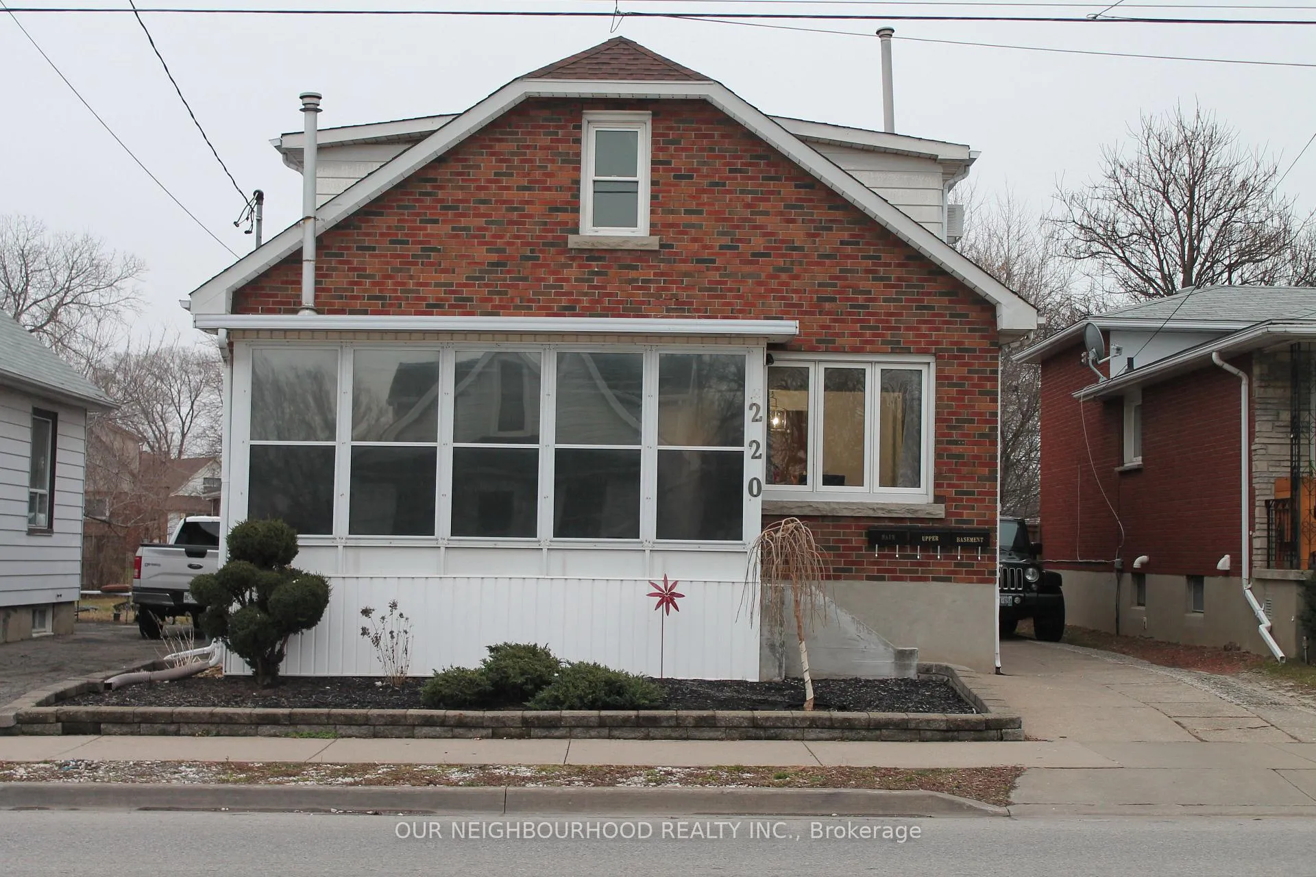 Photo 1 of 220 Niagara Street, St. Catharines — HOMEH