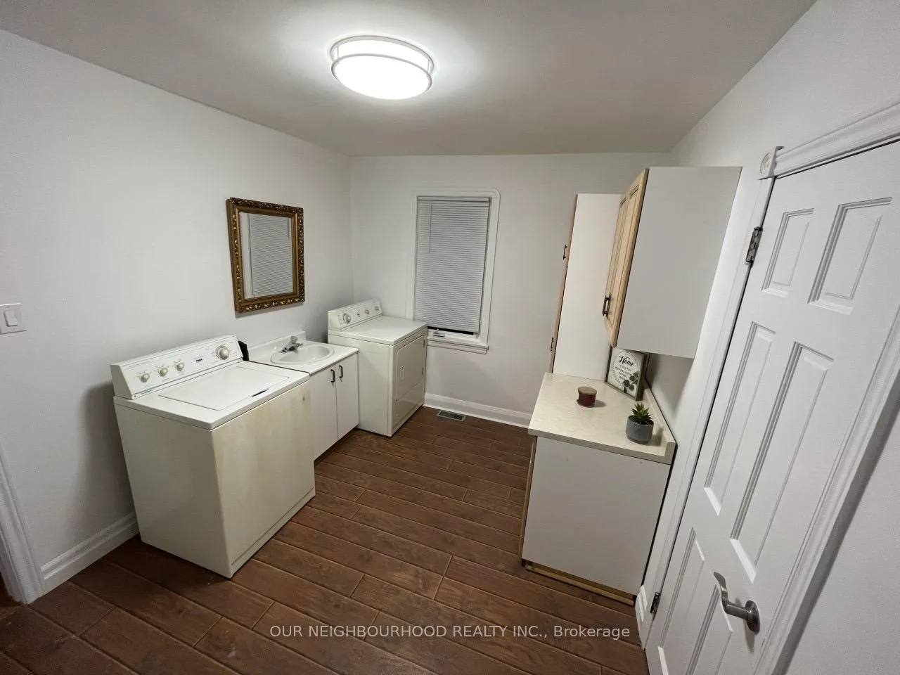 Photo 4 of 220 Niagara Street, St. Catharines — HOMEH