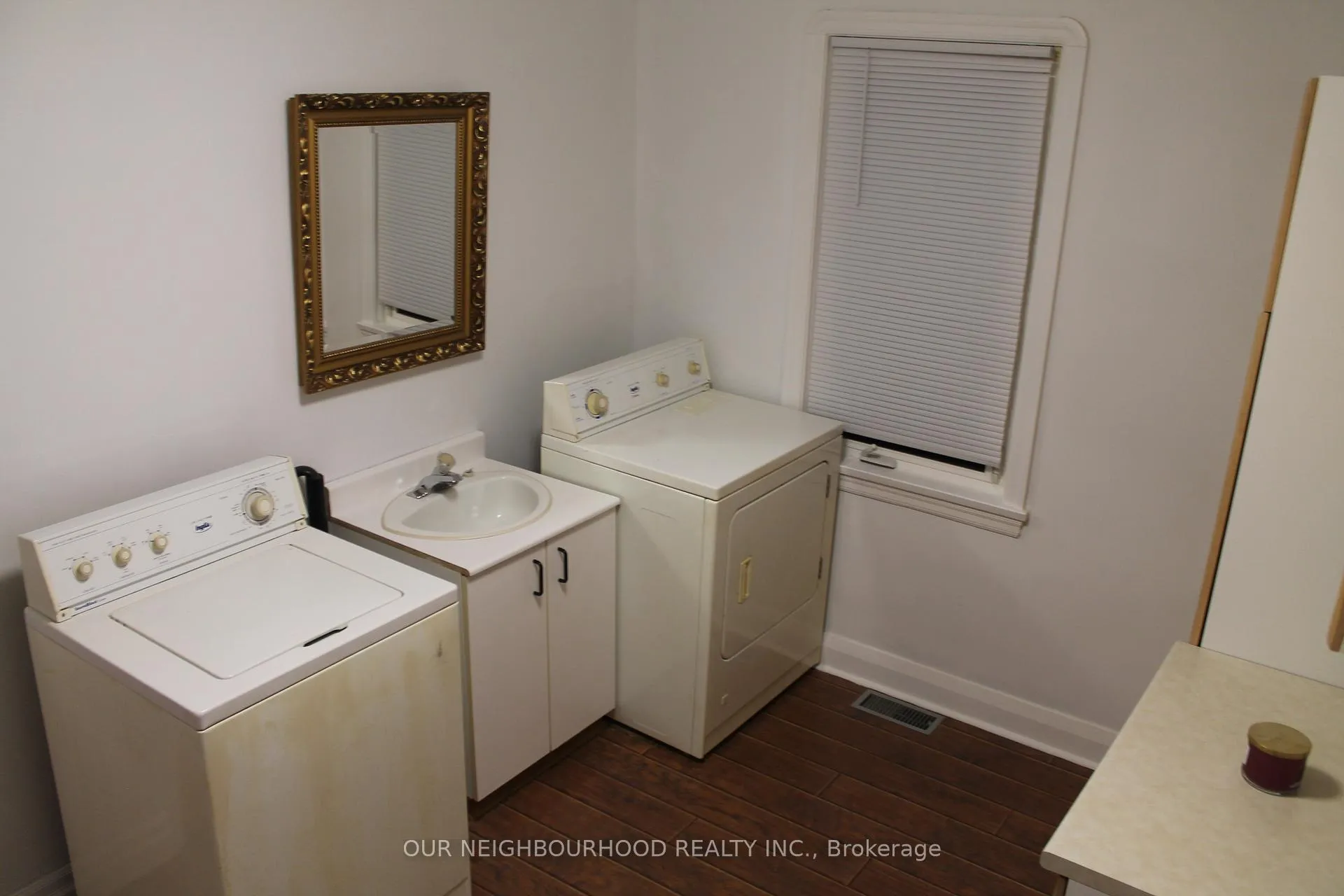 Photo 6 of 220 Niagara Street, St. Catharines — HOMEH