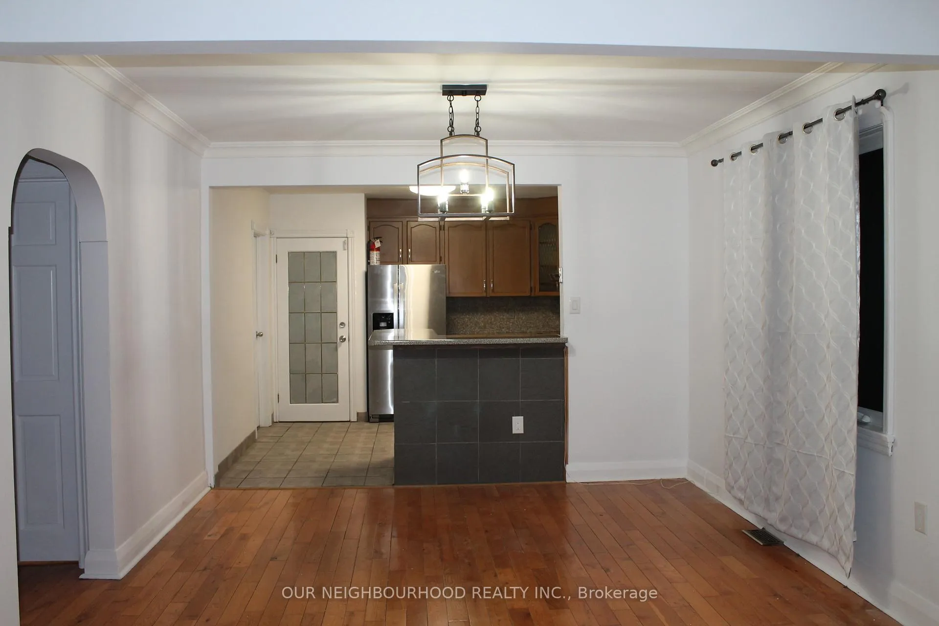 Photo 8 of 220 Niagara Street, St. Catharines — HOMEH