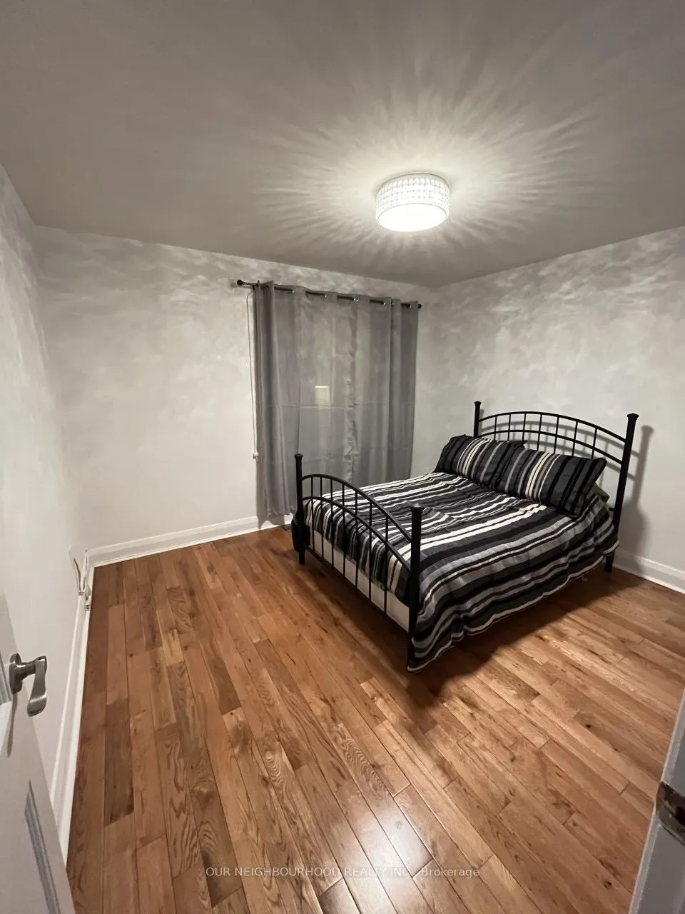 Photo 11 of 220 Niagara Street, St. Catharines — HOMEH
