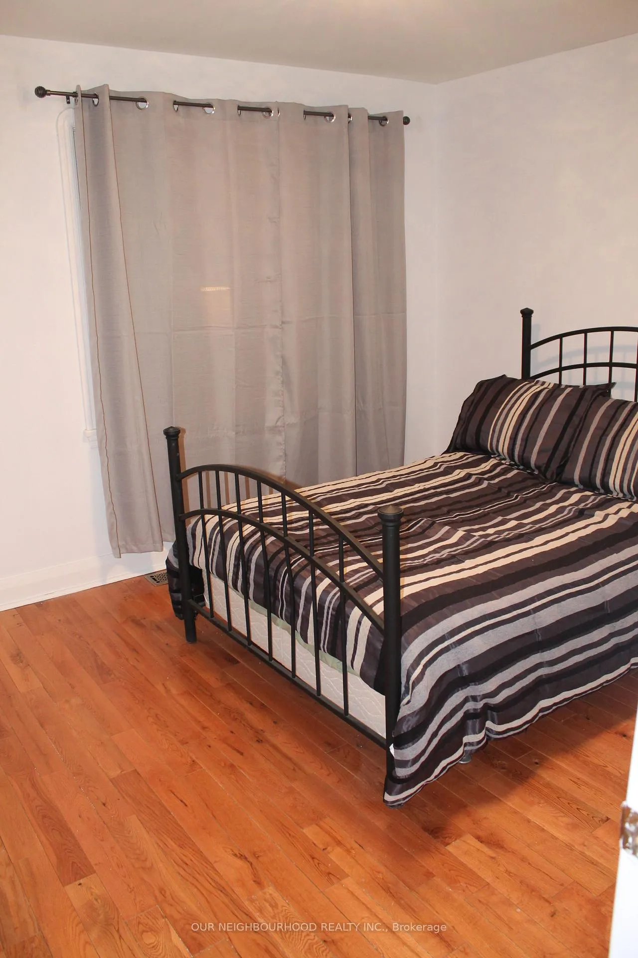 Photo 12 of 220 Niagara Street, St. Catharines — HOMEH