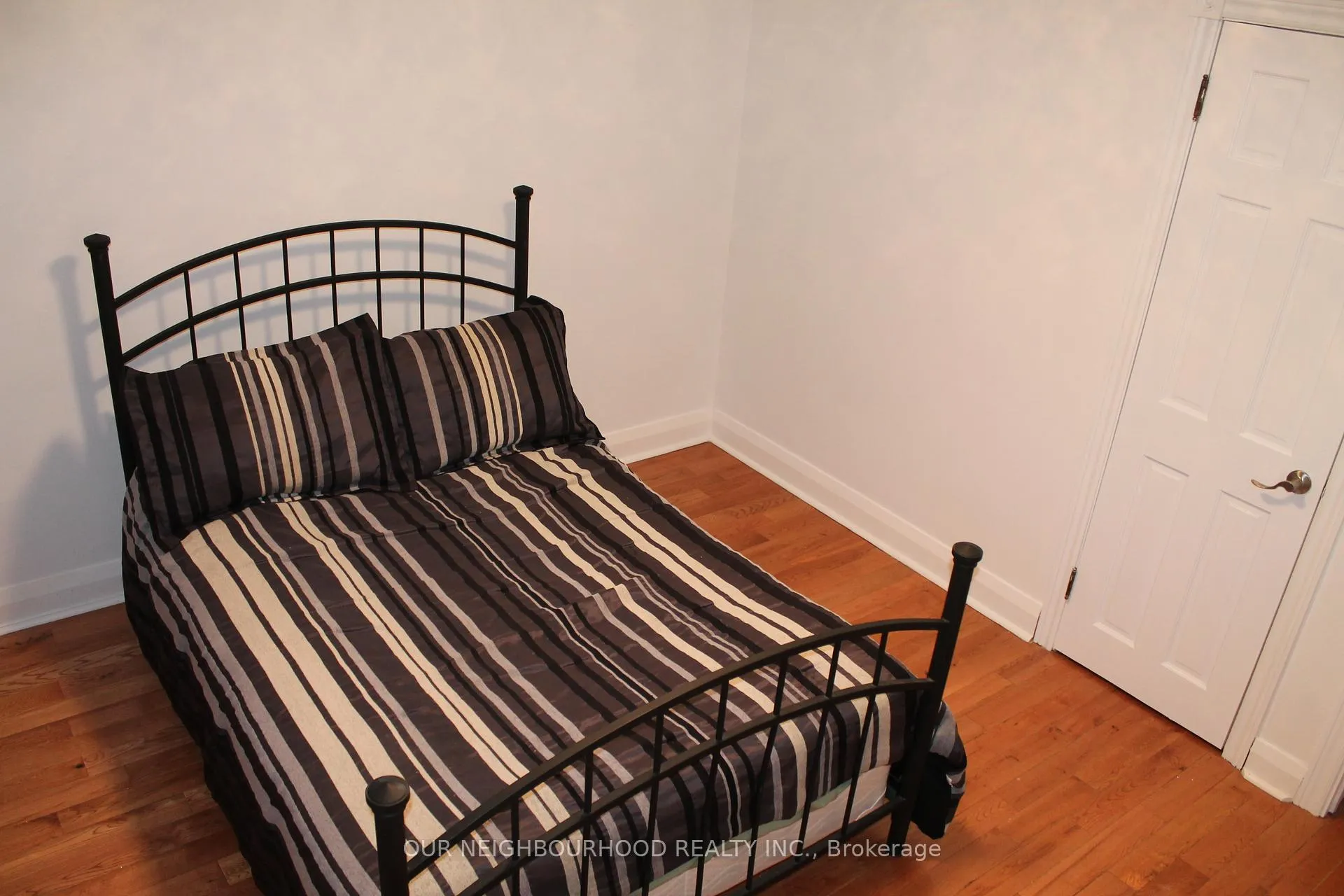 Photo 13 of 220 Niagara Street, St. Catharines — HOMEH