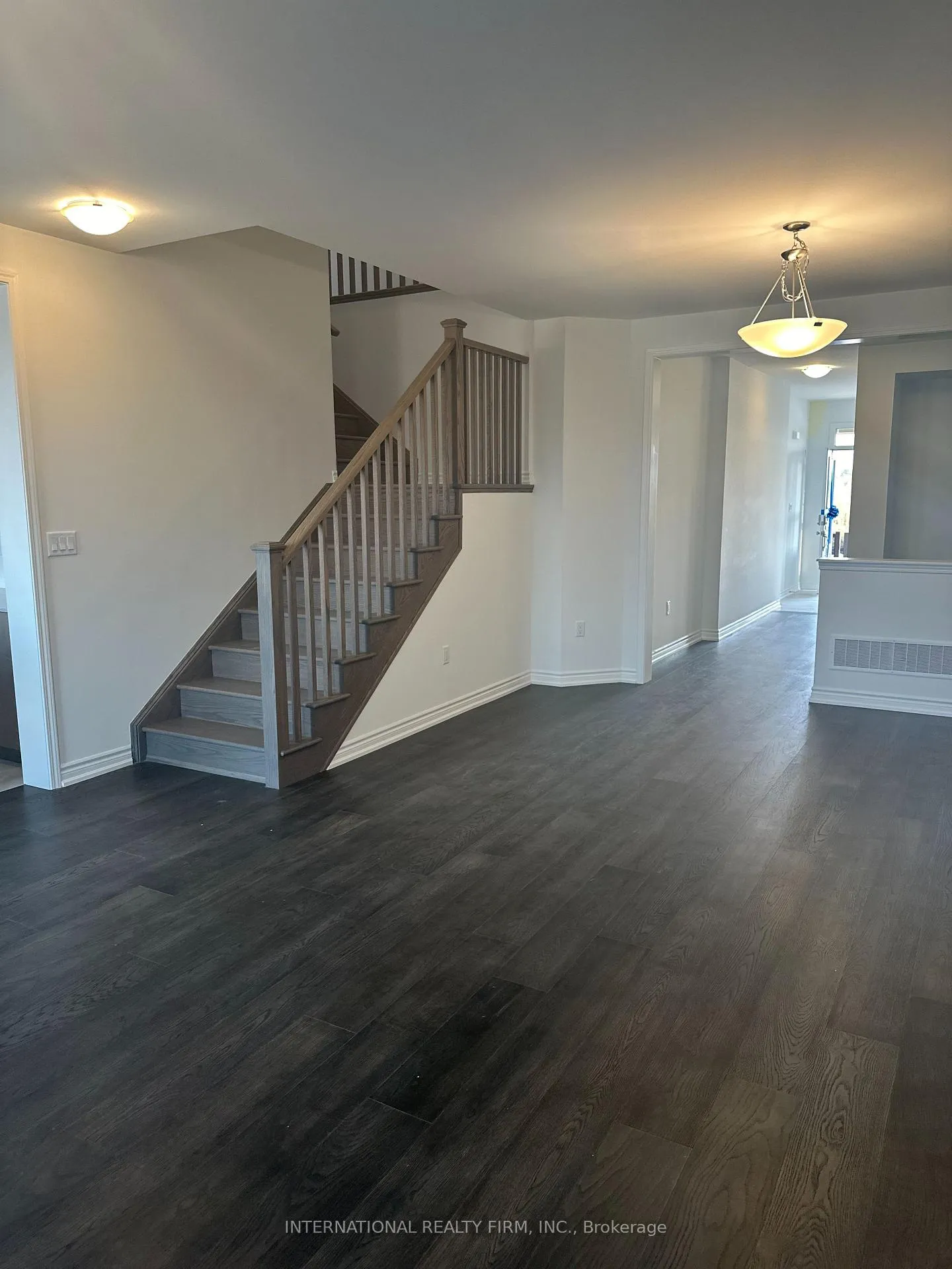 Photo 3 of 12 Mcbride Trail, Barrie, 400 East — HOMEH
