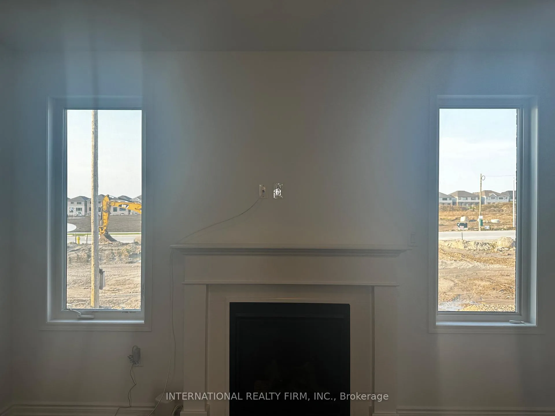 Photo 4 of 12 Mcbride Trail, Barrie, 400 East — HOMEH