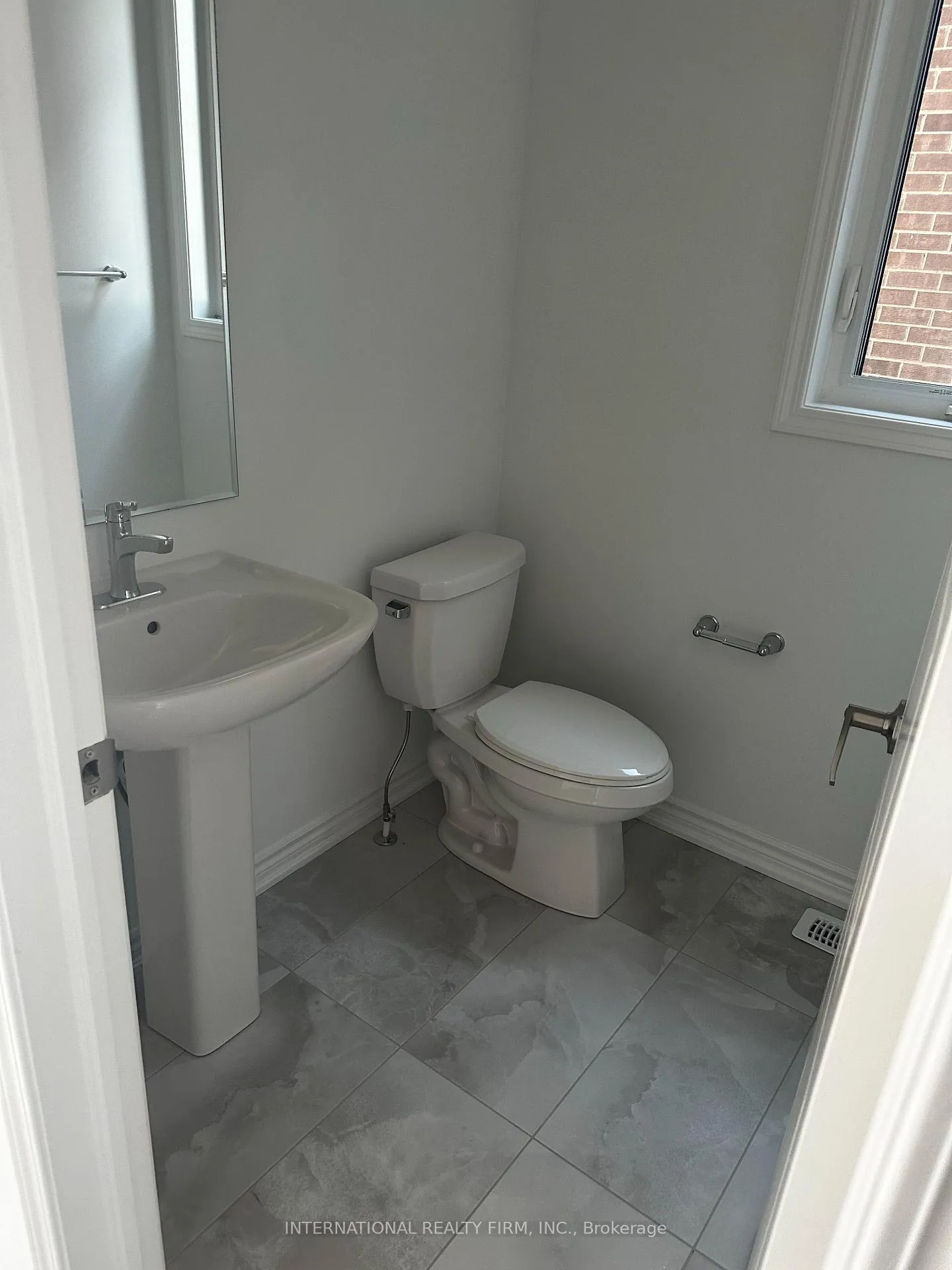 Photo 8 of 12 Mcbride Trail, Barrie, 400 East — HOMEH