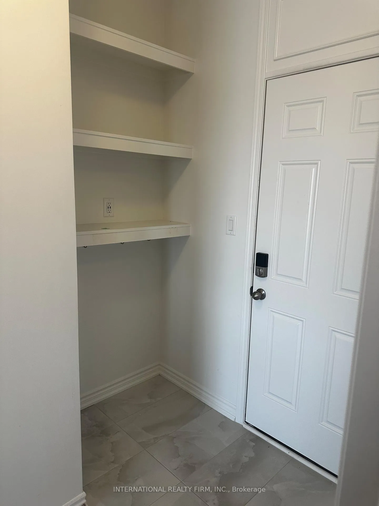 Photo 10 of 12 Mcbride Trail, Barrie, 400 East — HOMEH